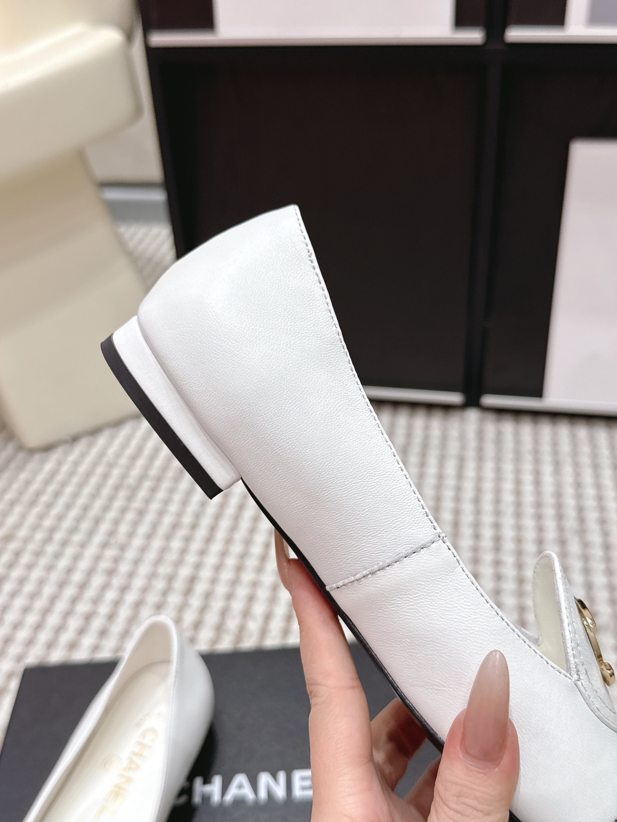 CC 26s Slip-on Flat White Black Calfskin 632341