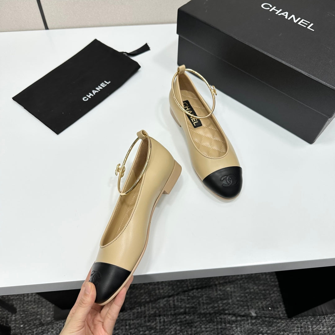 CC 26s Ballet Flats Beige Black Sheepskin 626303