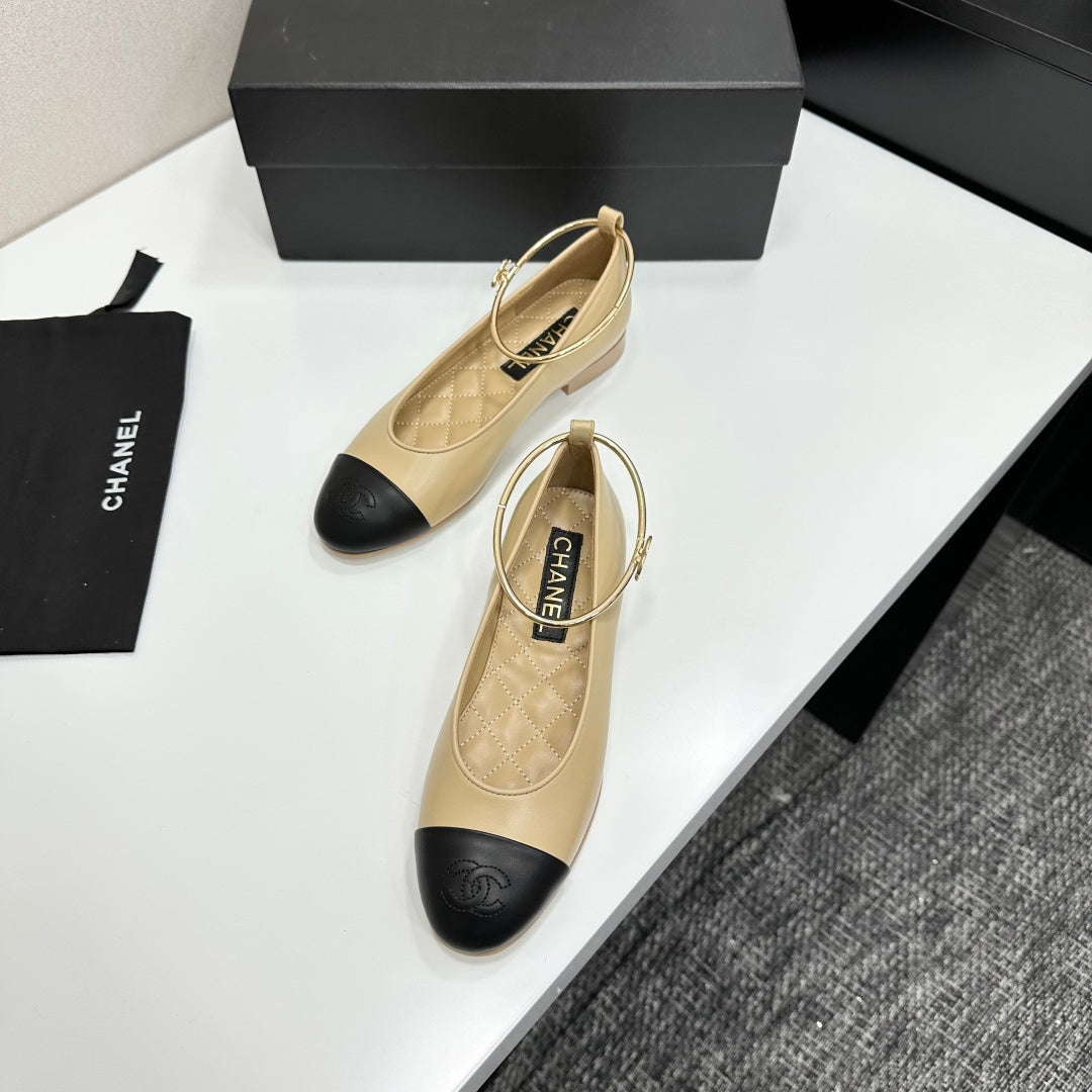 CC 26s Ballet Flats Beige Black Sheepskin 626303