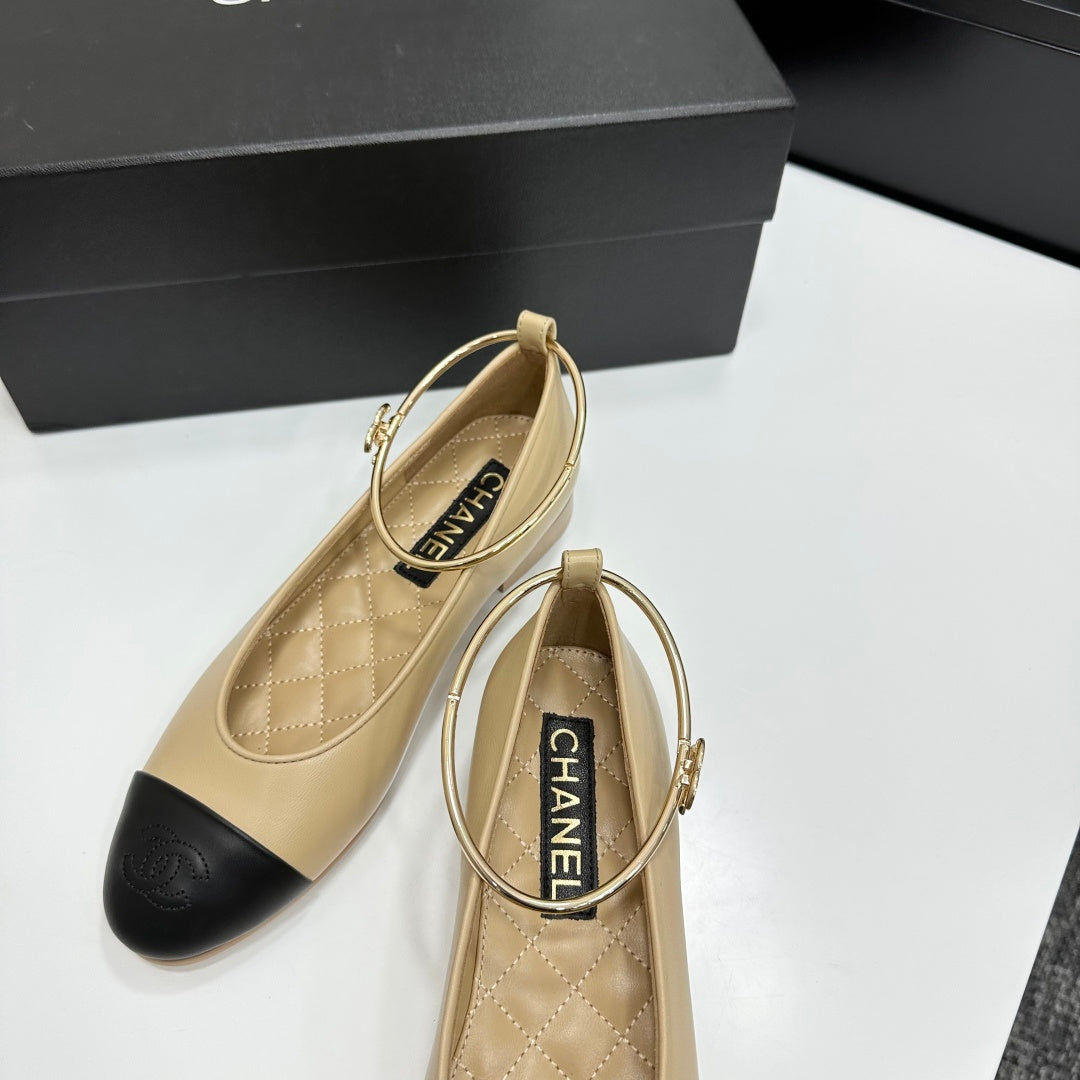 CC 26s Ballet Flats Beige Black Sheepskin 626303