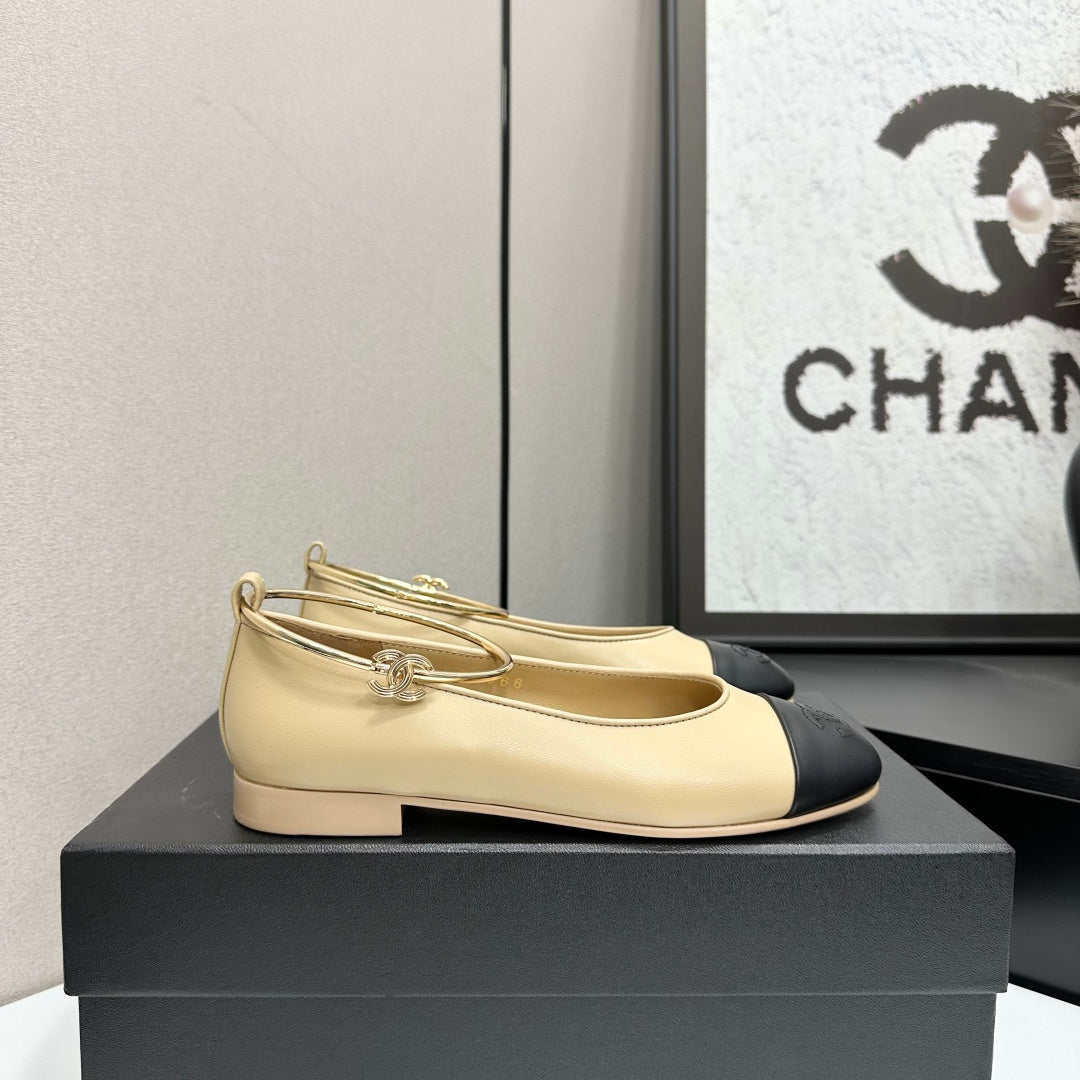 CC 26s Ballet Flats Beige Black Sheepskin 626303