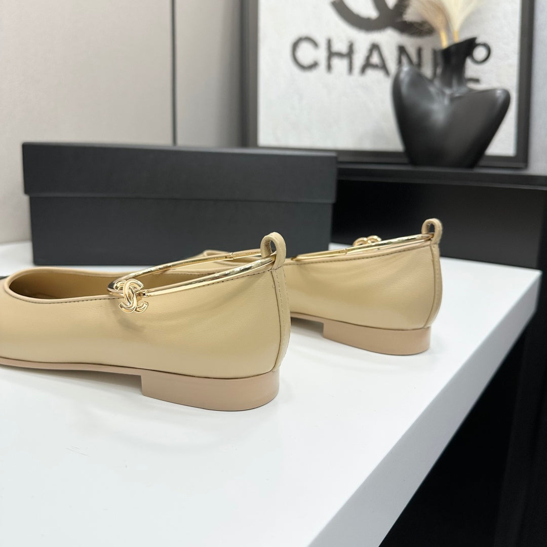 CC 26s Ballet Flats Beige Black Sheepskin 626303