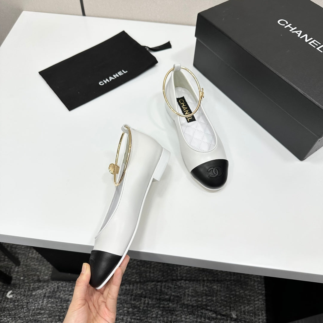 CC 26s Ballet Flats Ivory Black Sheepskin 626305