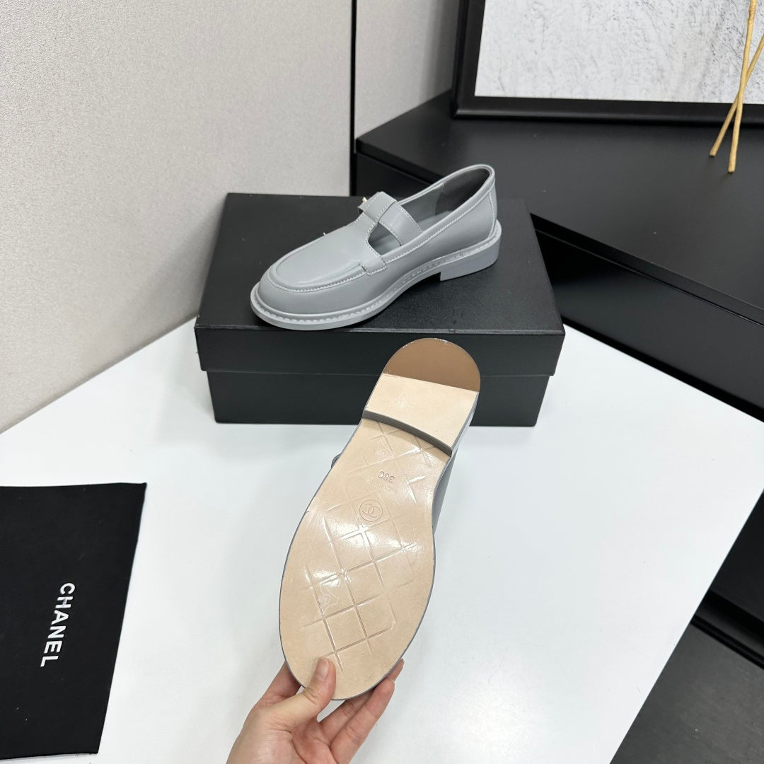 Chanel 2026 CC Turnlock Loafers Cowhide 944554