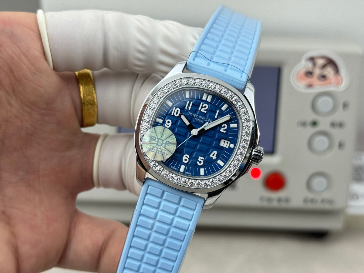 Patek Philippe Aquanaut 35.6mm Navy Blue Dial Blue Rubber Strap