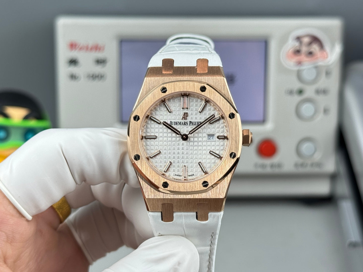 Audemars Piguet Royal Oak Lady 33mm Rose Gold White Leather