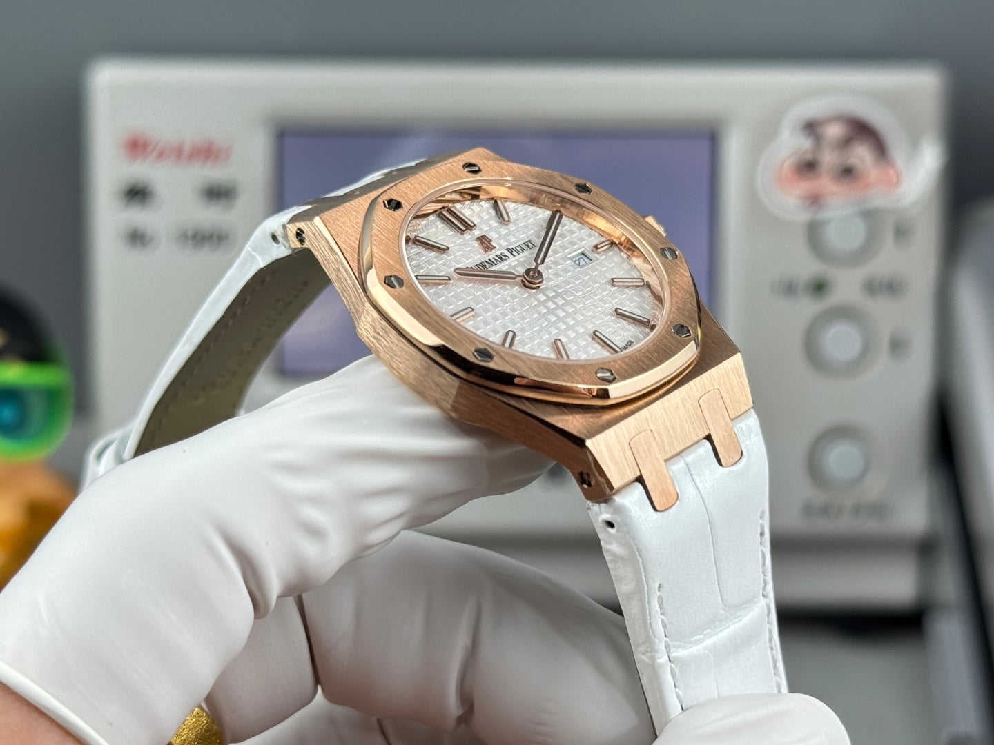 Audemars Piguet Royal Oak Lady 33mm Rose Gold White Leather