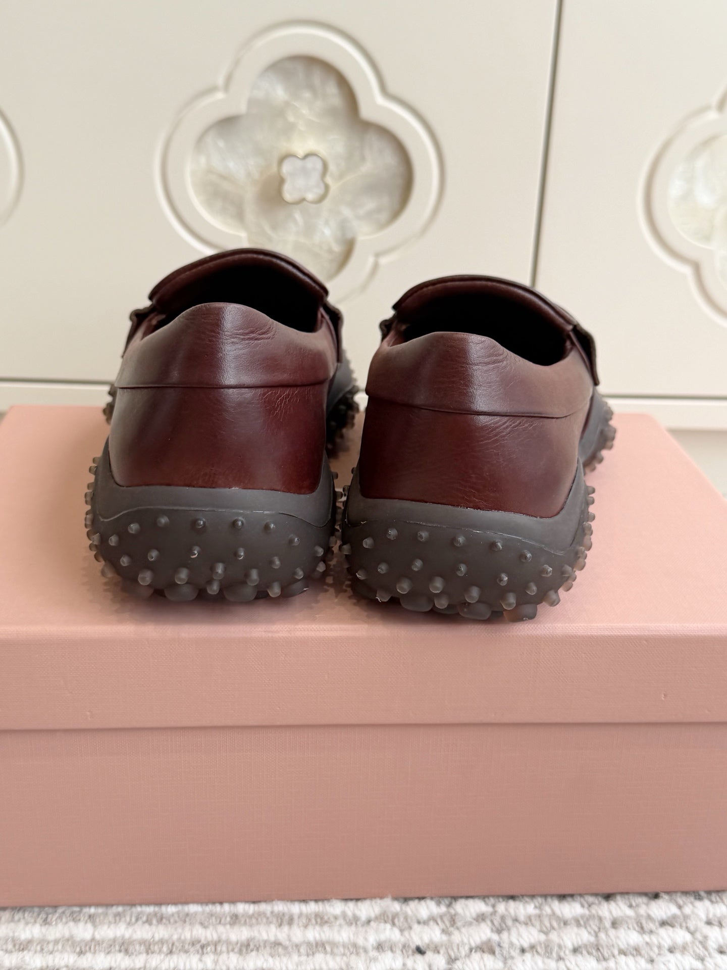 Miumiu 2026 Retro Distressed Loafers Cowhide 955676