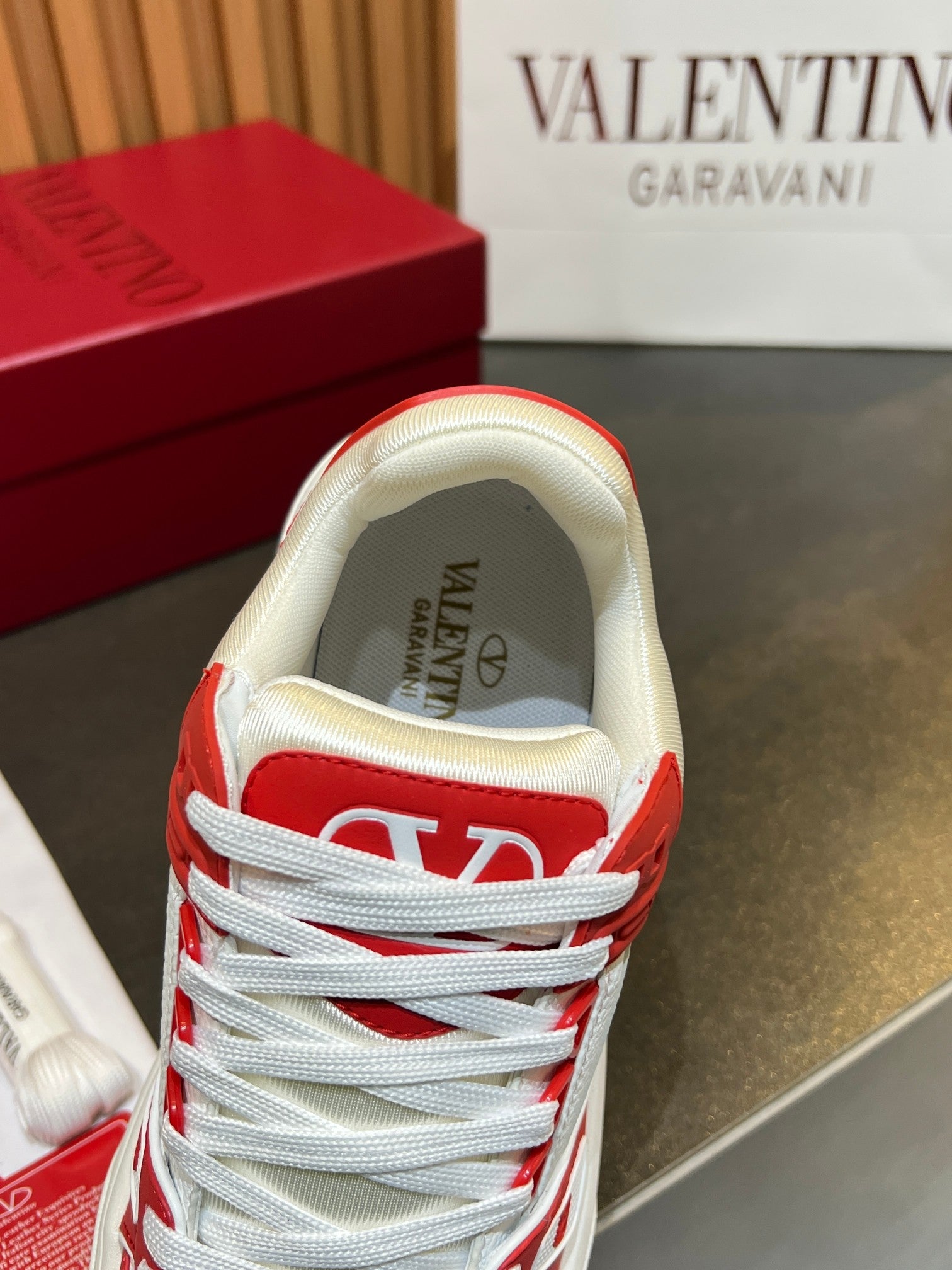 VT 25S Couple Sneakers White Red Calfskin 563110