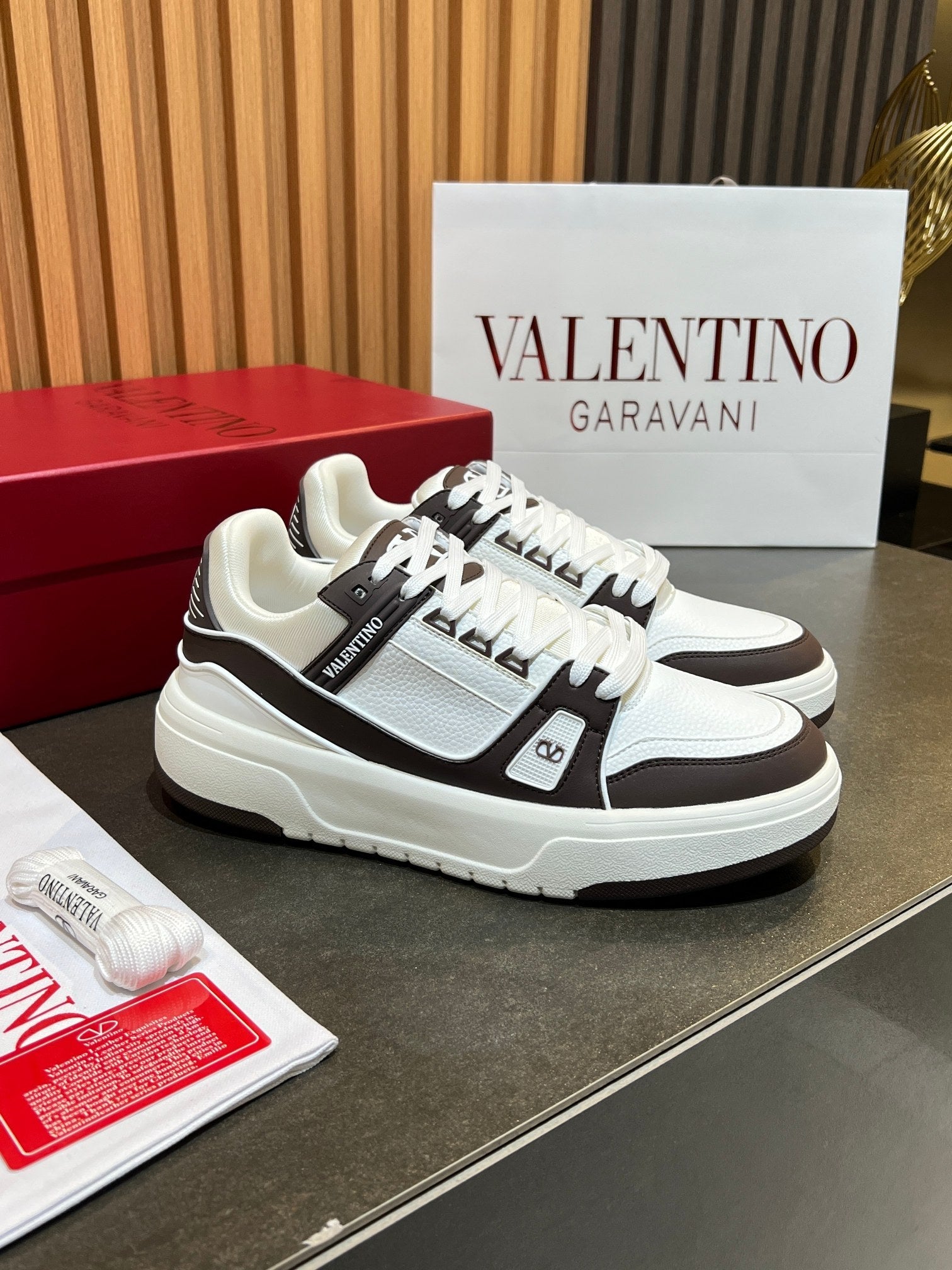 VT 25S Couple Sneakers White Chocolate Calfskin 563115