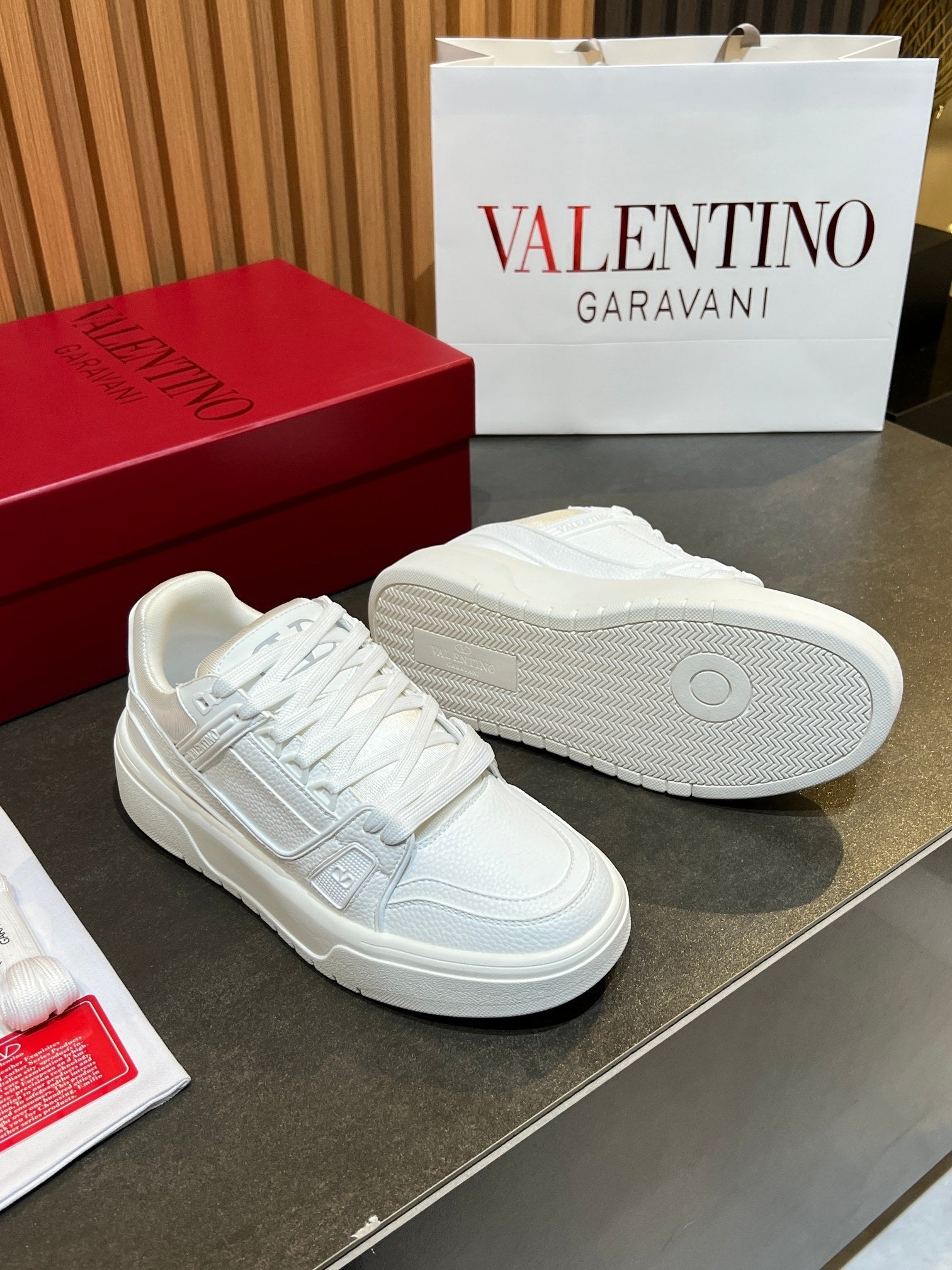 VT 25S Couple Sneakers White Calfskin 563117