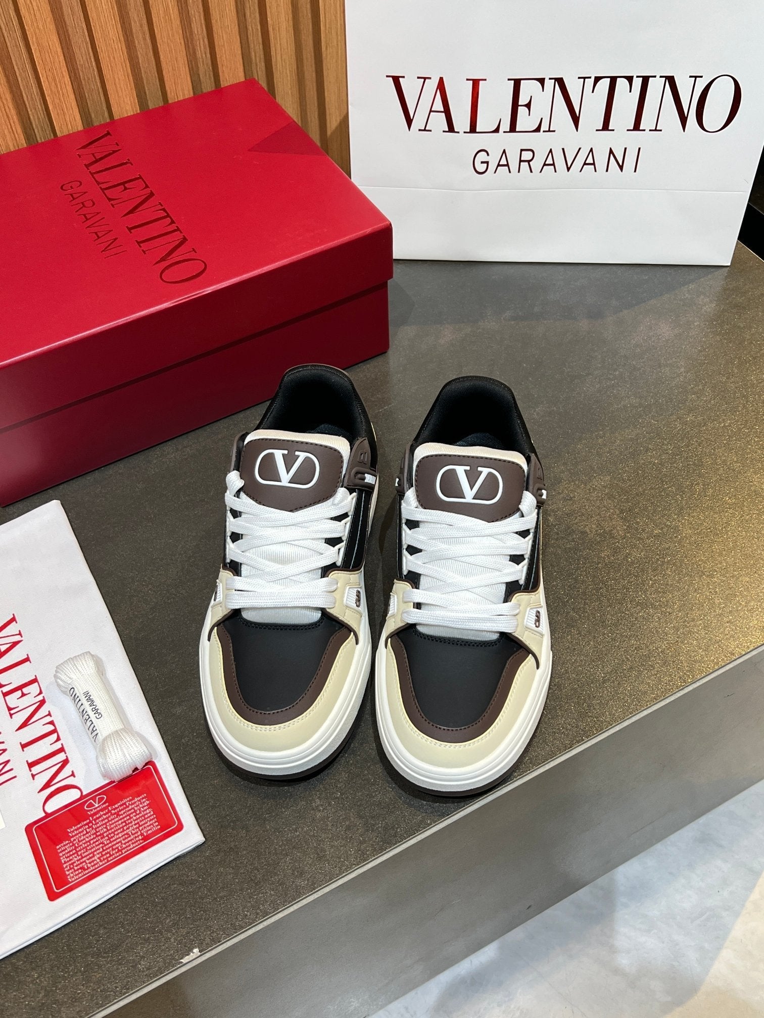 VT 25S Couple Sneakers Black Beige Calfskin 563118