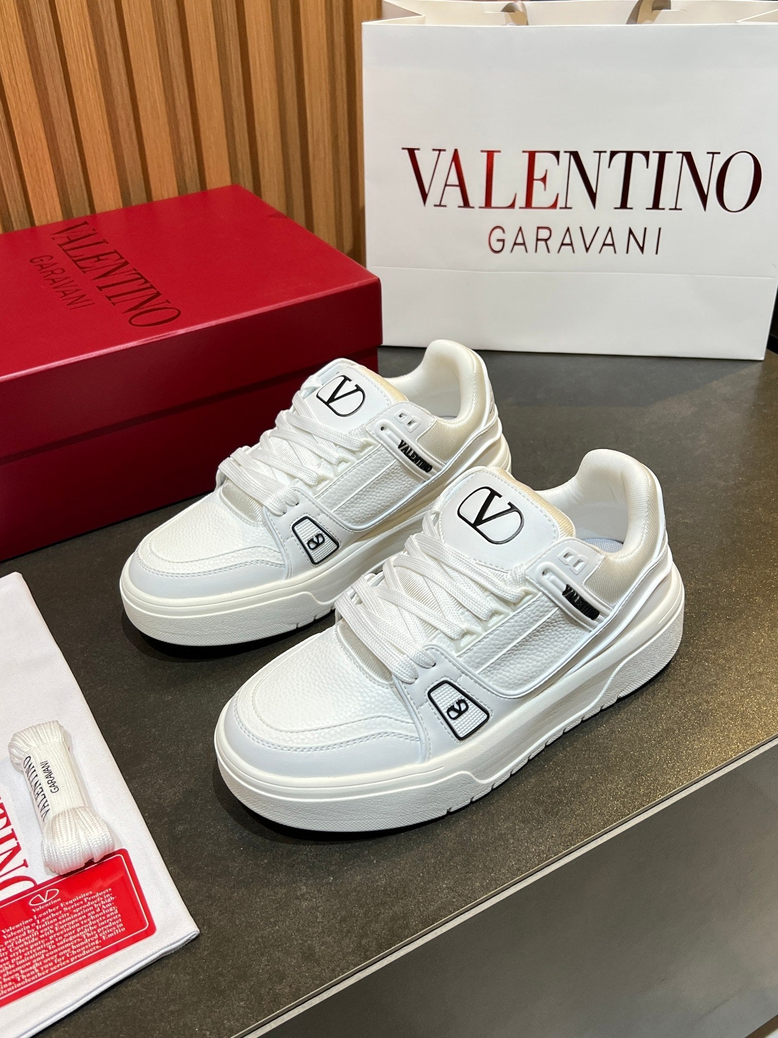 VT 25S Couple Sneakers White Calfskin 563122