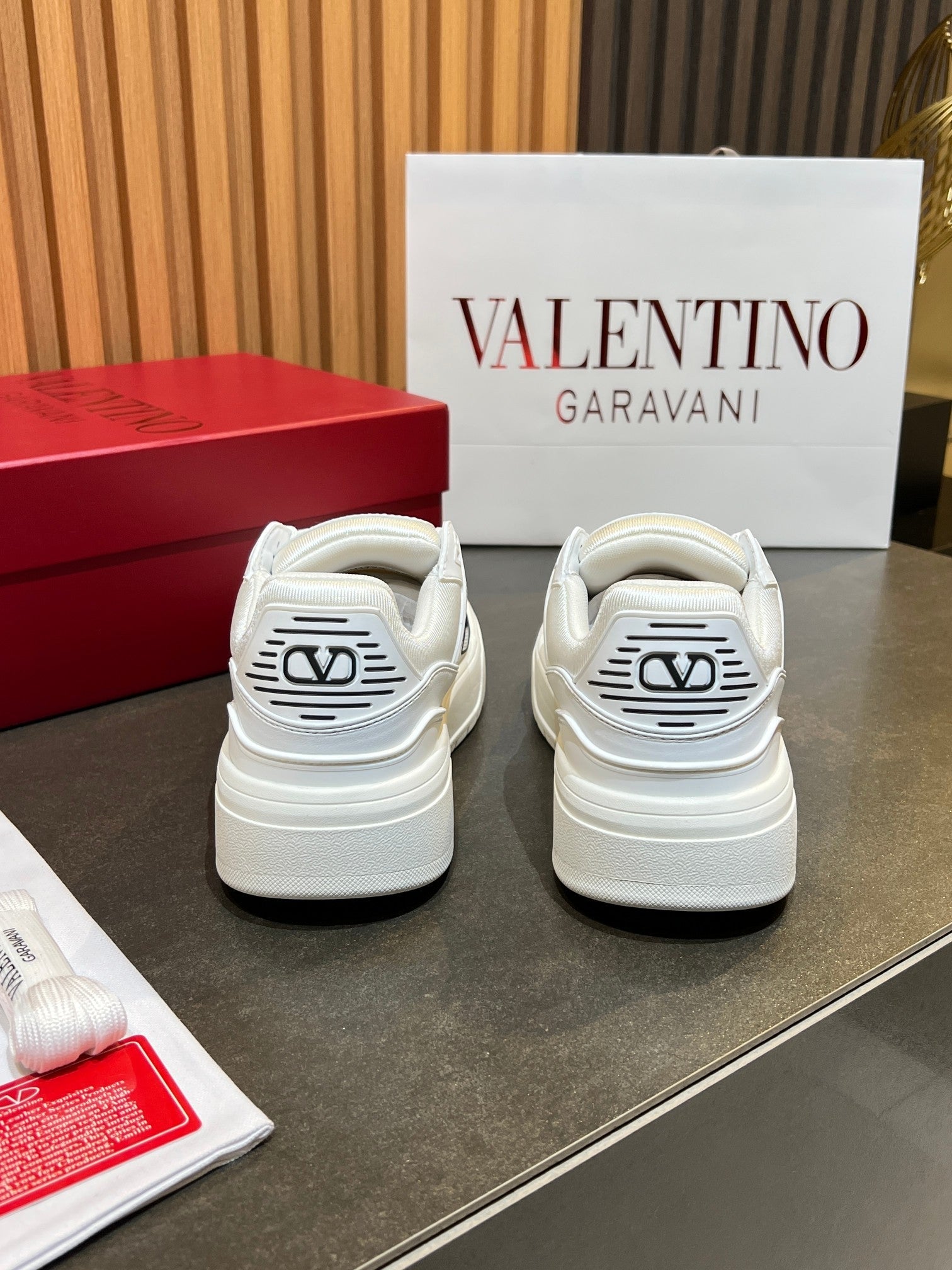 VT 25S Couple Sneakers White Calfskin 563122