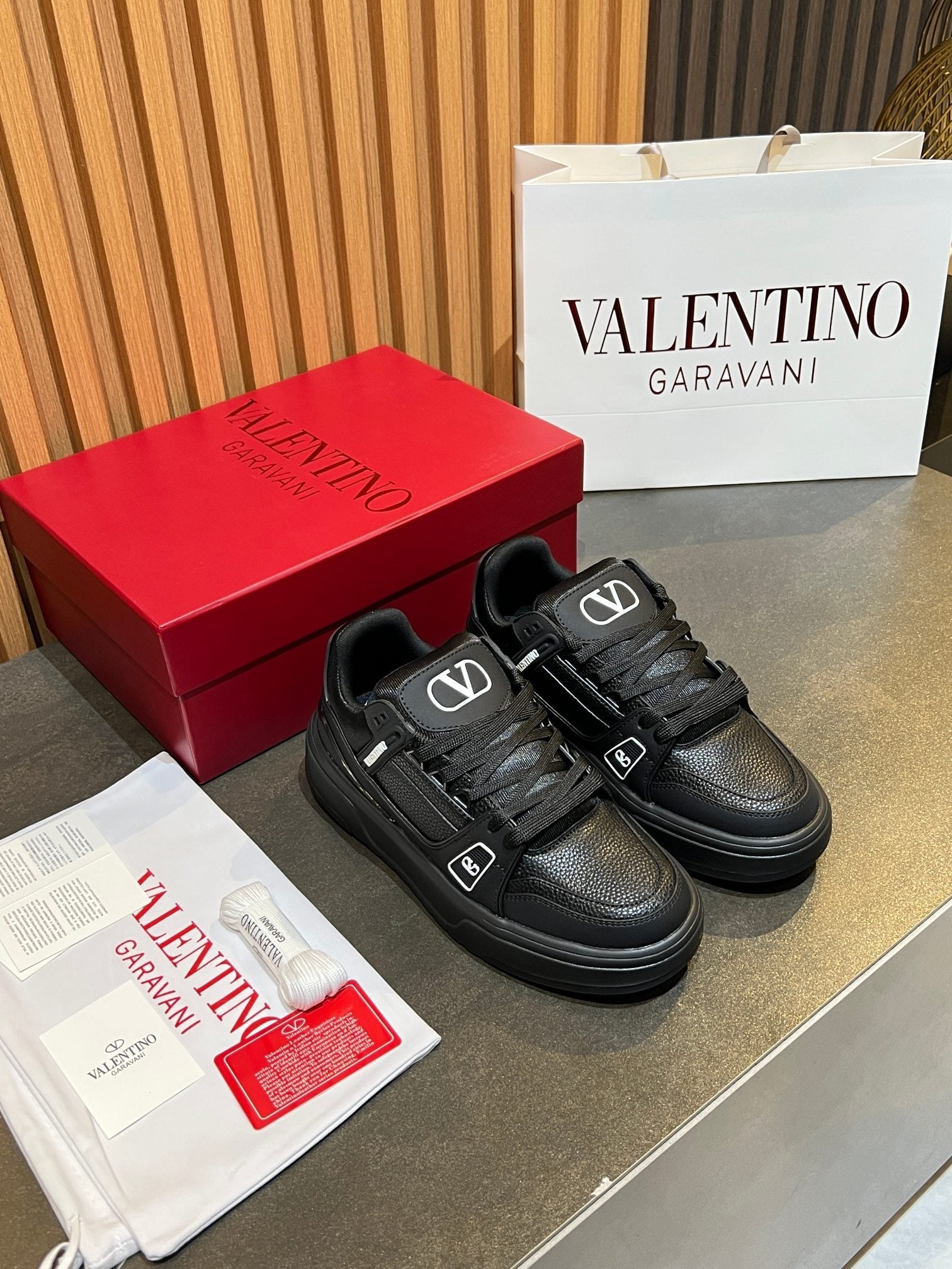 VT 25S Couple Sneakers Black Calfskin 563123