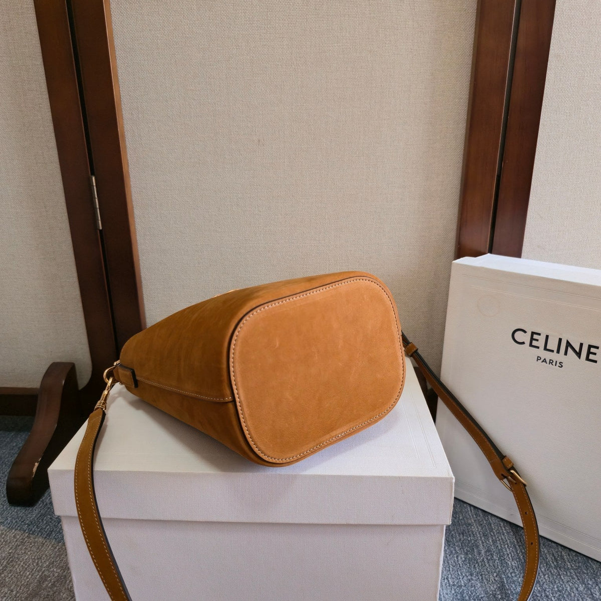 Celine 2025 Bucket Louise Bag 19cm Pecan Suede Calfskin 276314