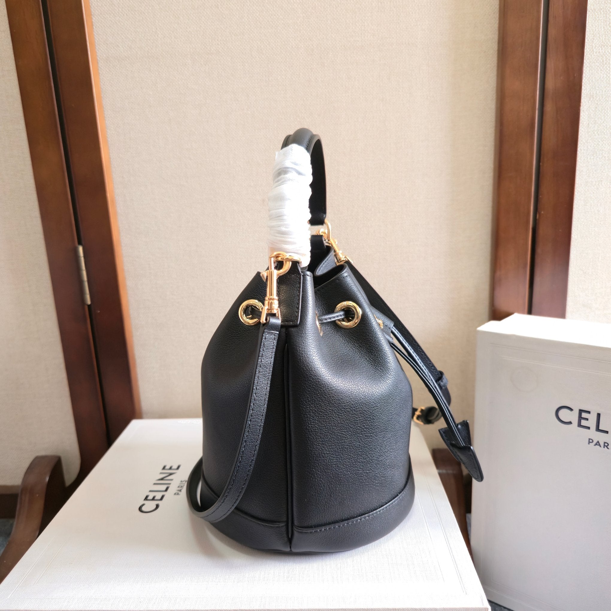 Celine 2025 Teen Clara Bucket Bag 19cm Black Calfskin 276317