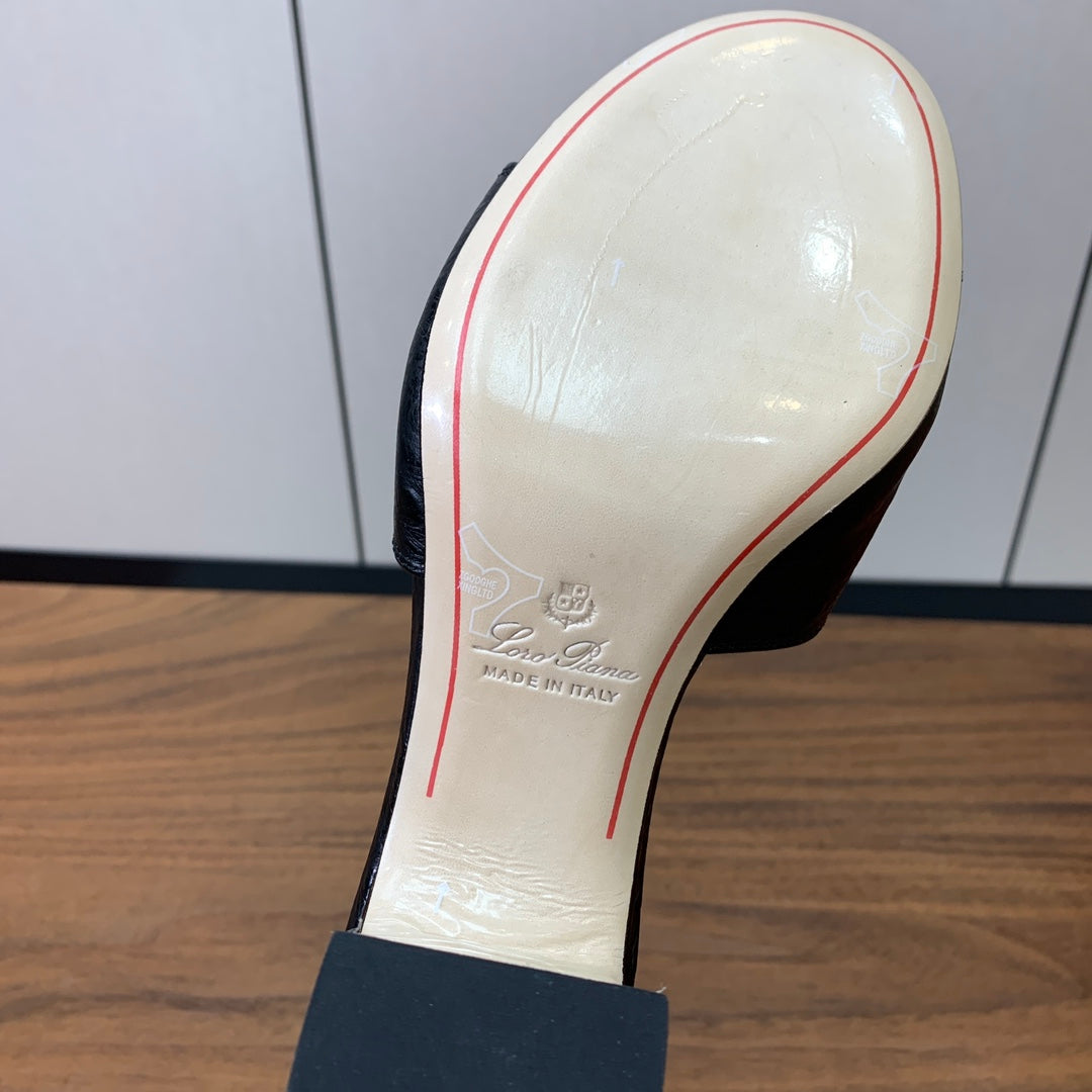 LP 2025 Sandal Black Ostrich-patterned Cowhide Leather 357859