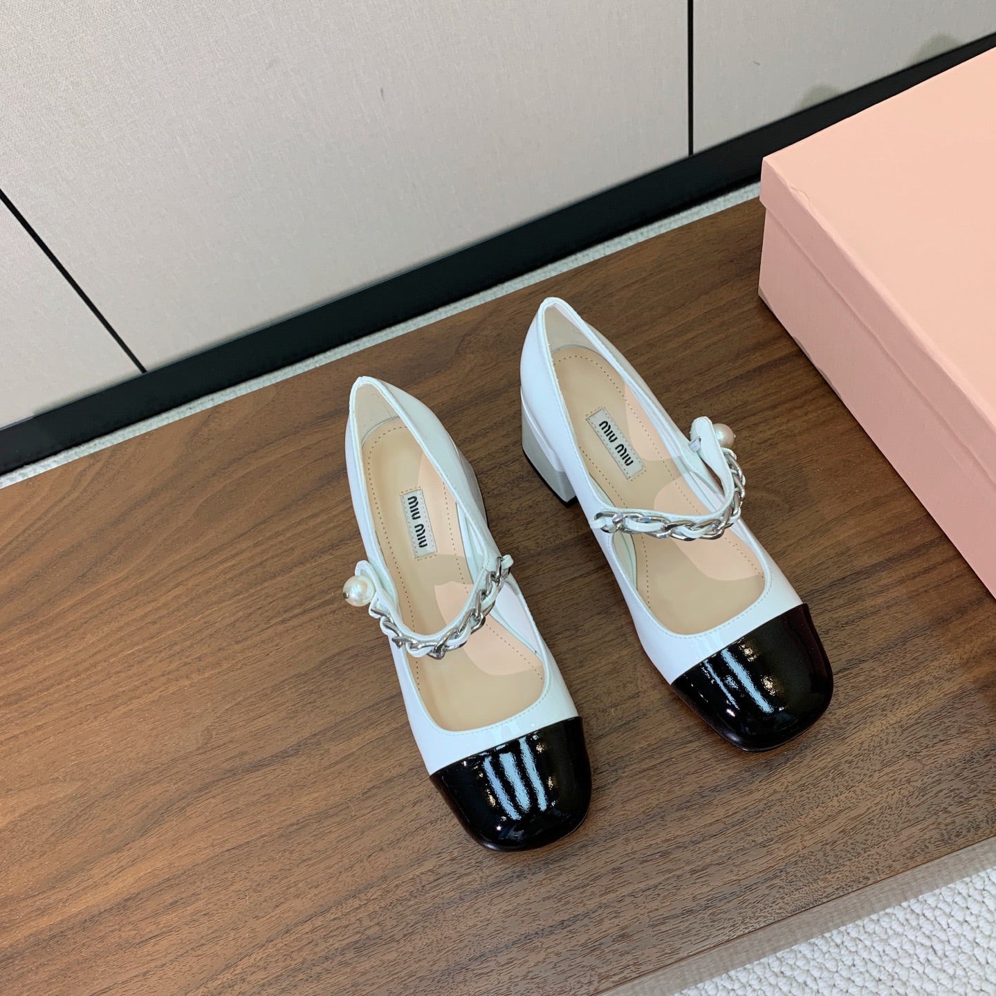 Miumiu 2026 Pumps Black White Patent Leather 945708