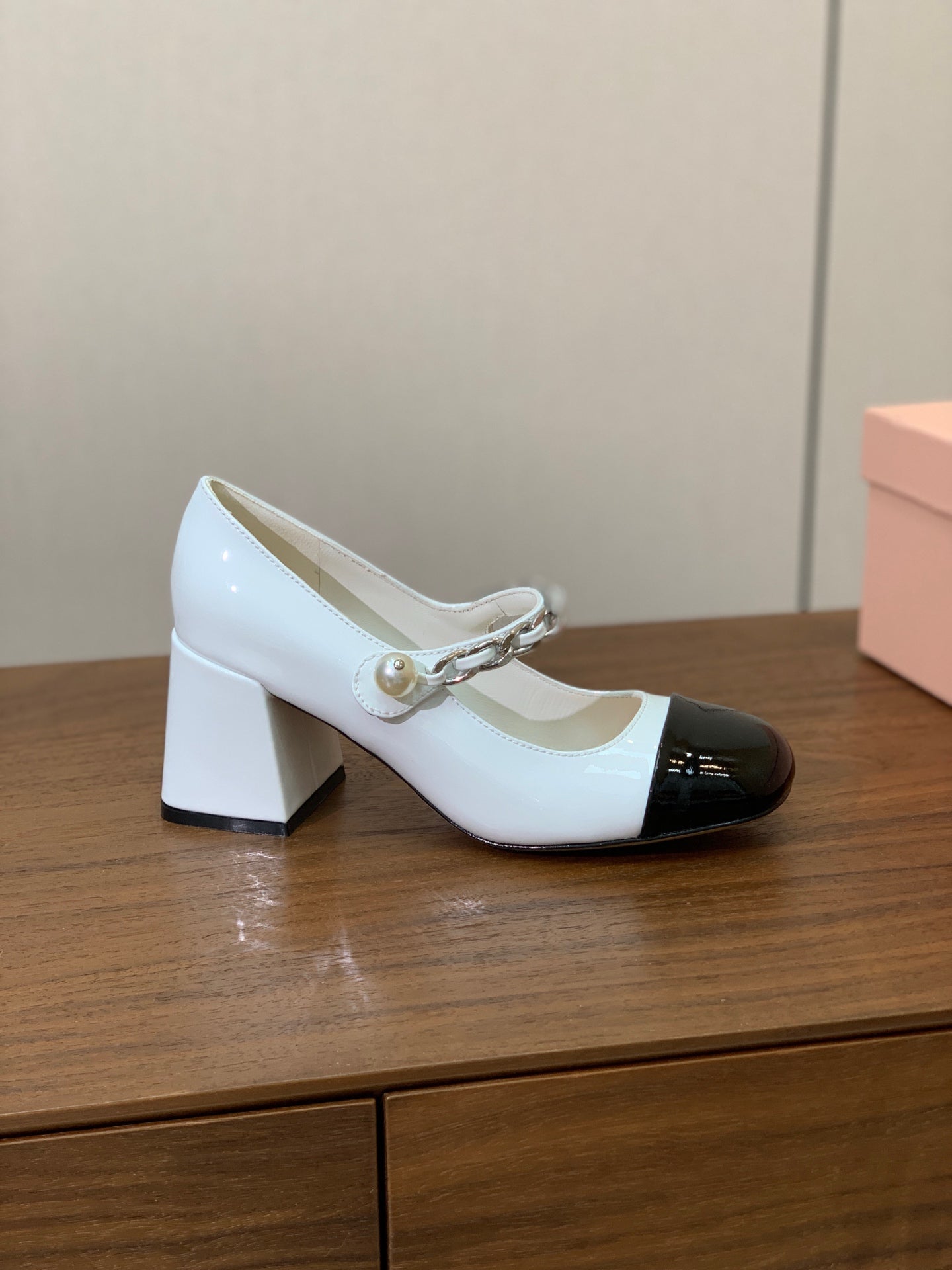 Miumiu 2026 Pumps Black White Patent Leather 945708