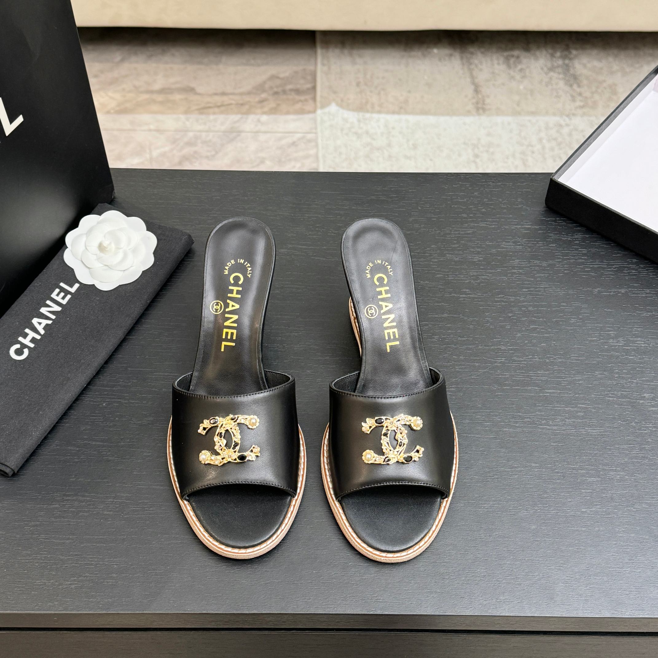 CC 2026 Wedge Sandals 65 Black Lambskin Gold Black Logo 667764