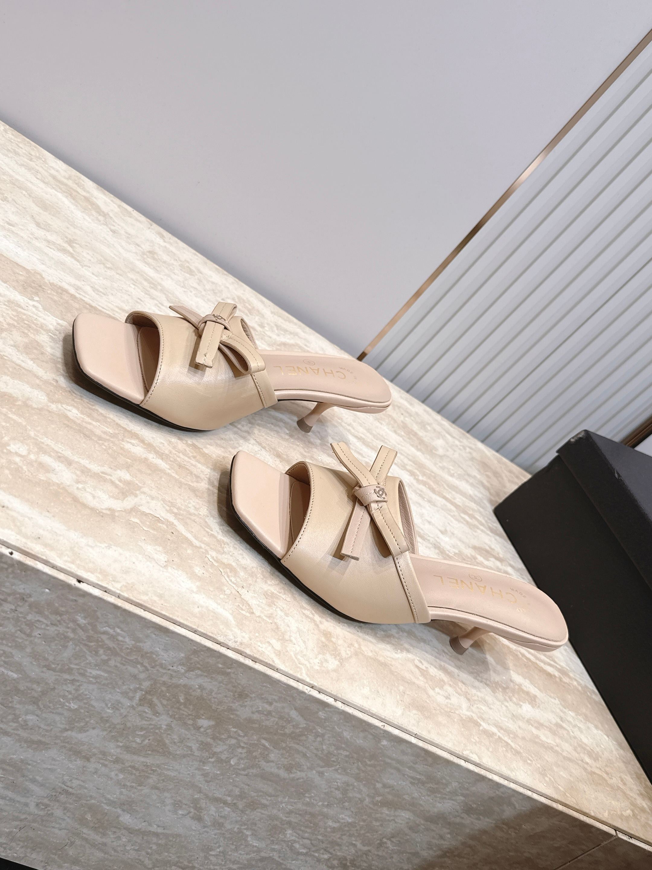 Channel 2026 Bow Mule 45mm Calfskin 899005