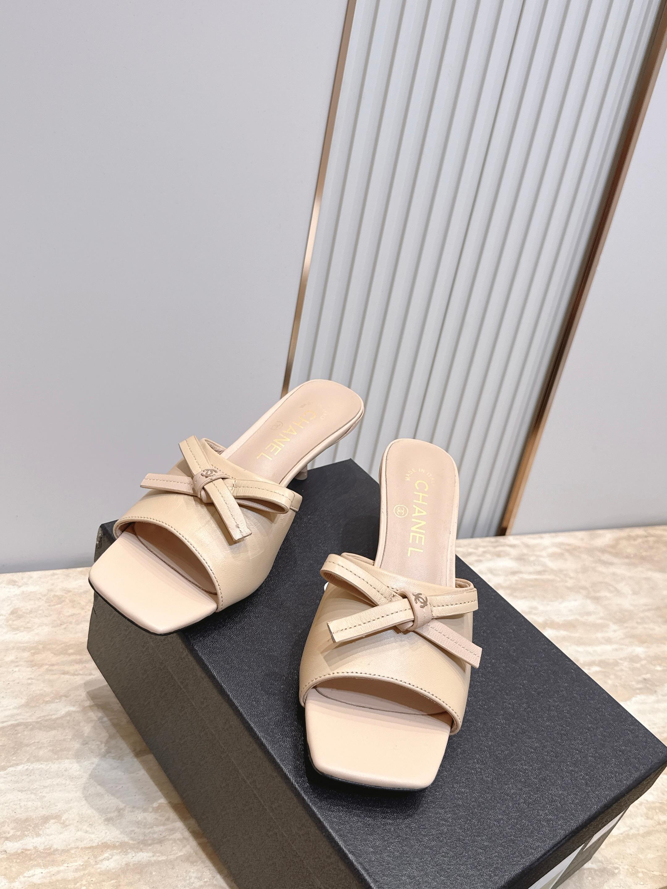 Channel 2026 Bow Mule 45mm Calfskin 899005