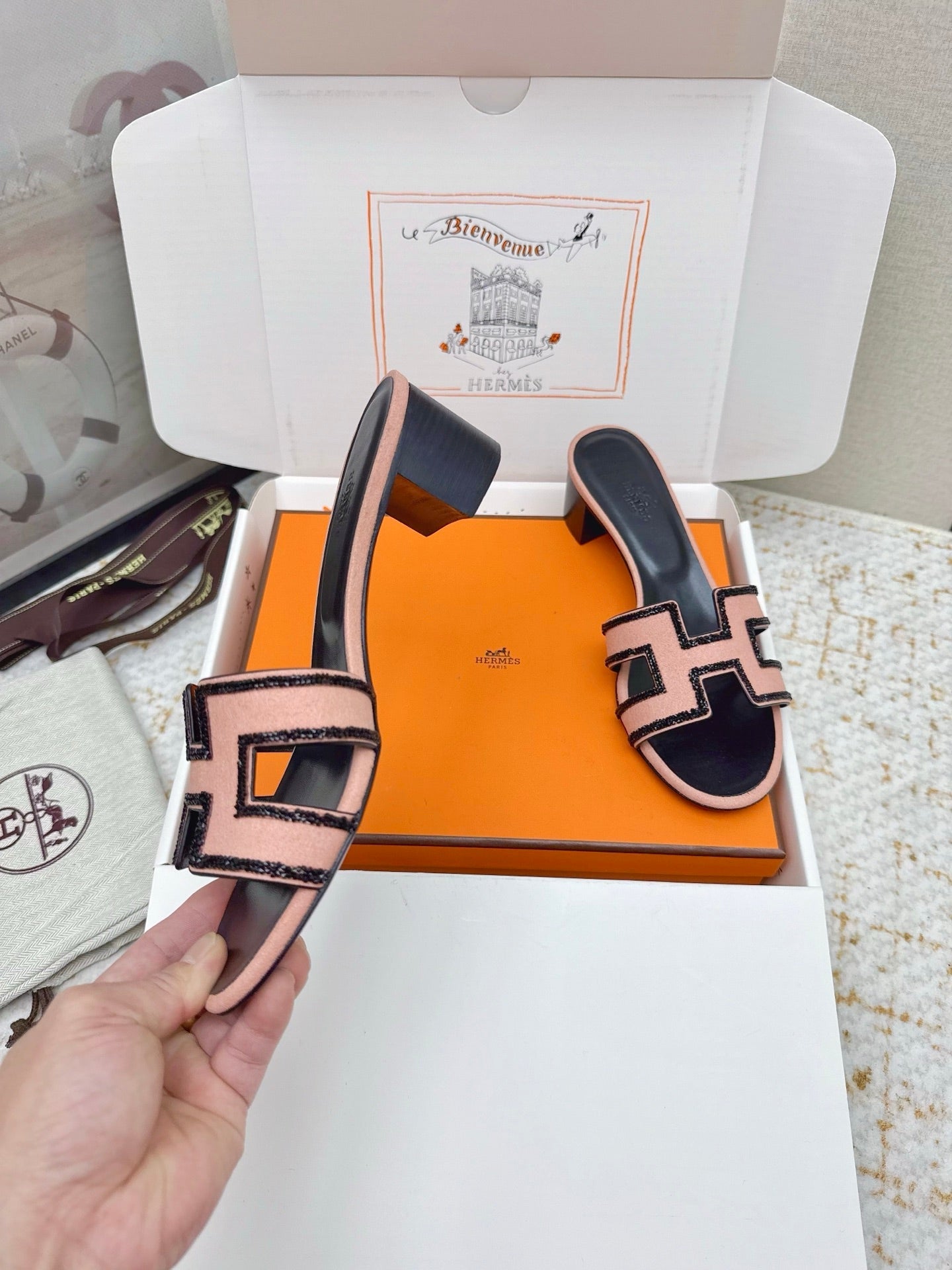 HM 26ss Oran Sandals 50 Light Pink Black Sheepskin Rhinestone 625235