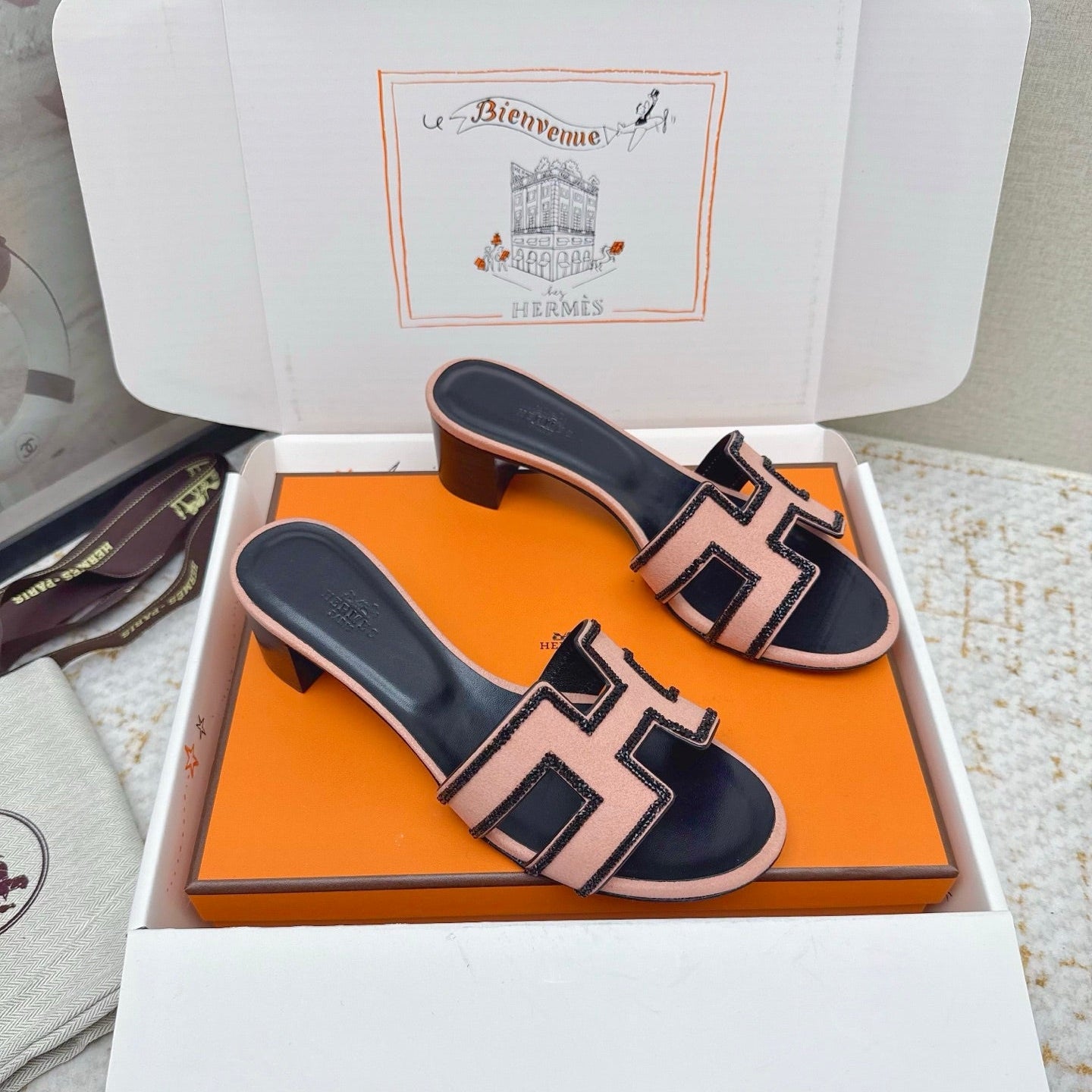 HM 26ss Oran Sandals 50 Light Pink Black Sheepskin Rhinestone 625235