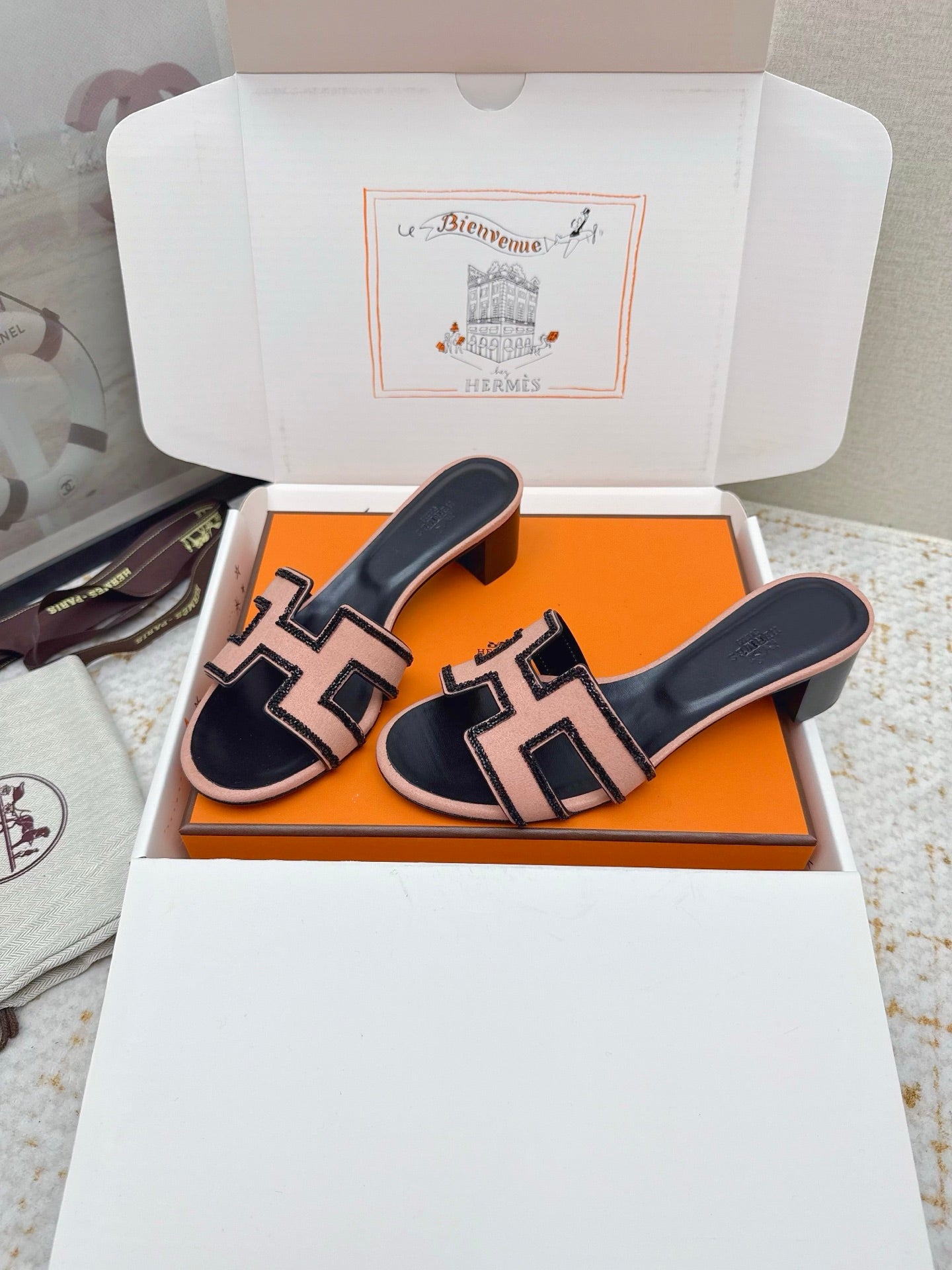 HM 26ss Oran Sandals 50 Light Pink Black Sheepskin Rhinestone 625235