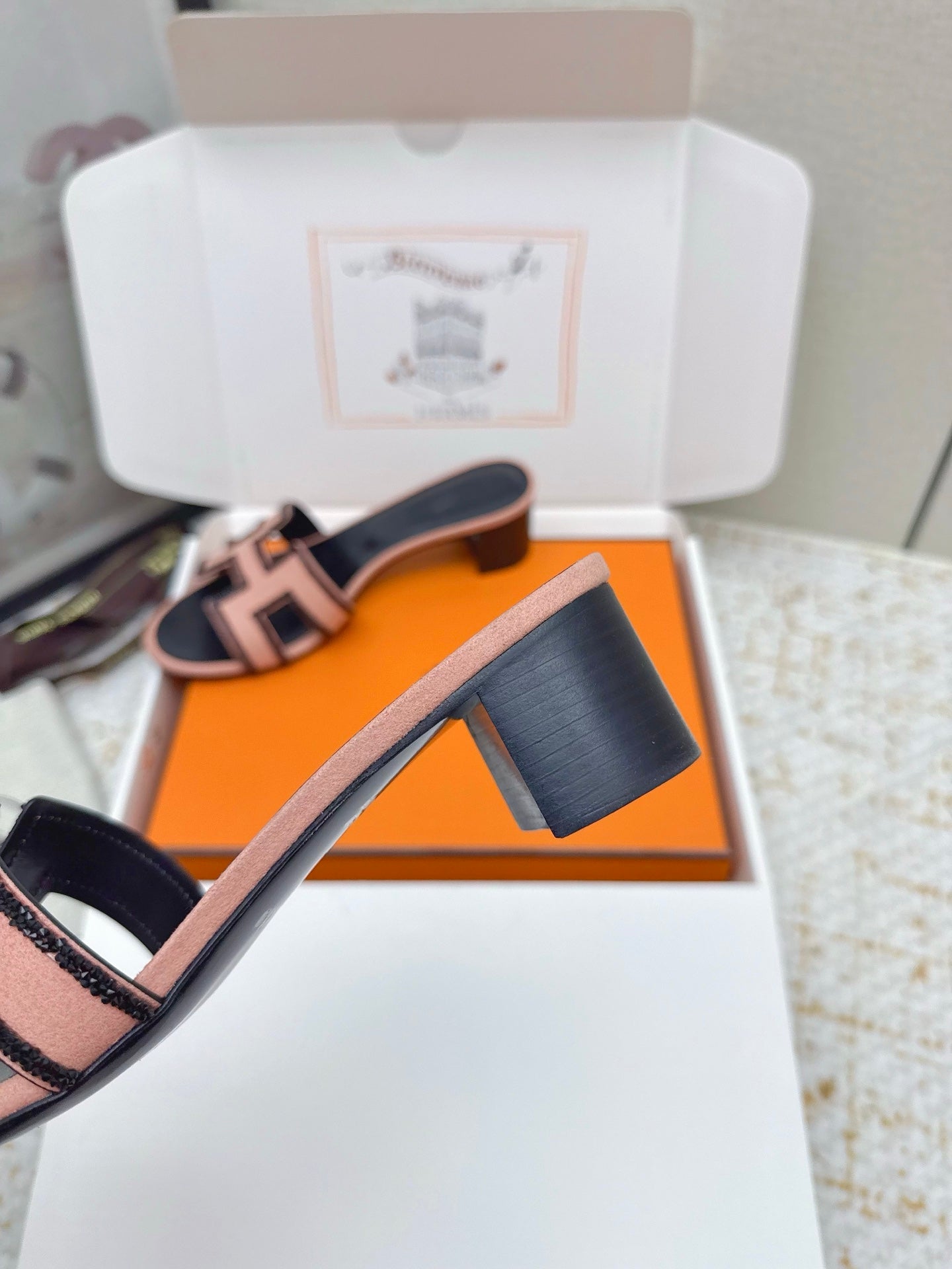 HM 26ss Oran Sandals 50 Light Pink Black Sheepskin Rhinestone 625235