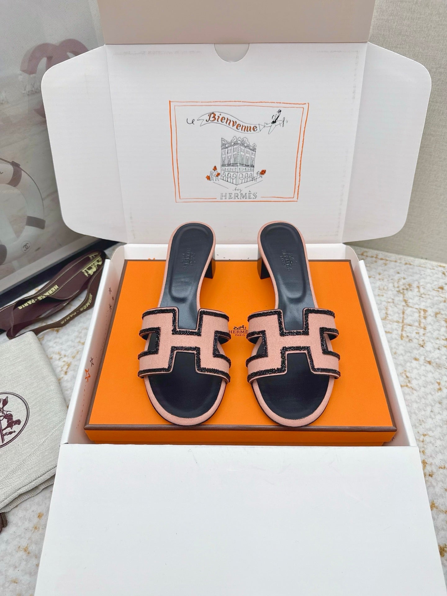 HM 26ss Oran Sandals 50 Light Pink Black Sheepskin Rhinestone 625235