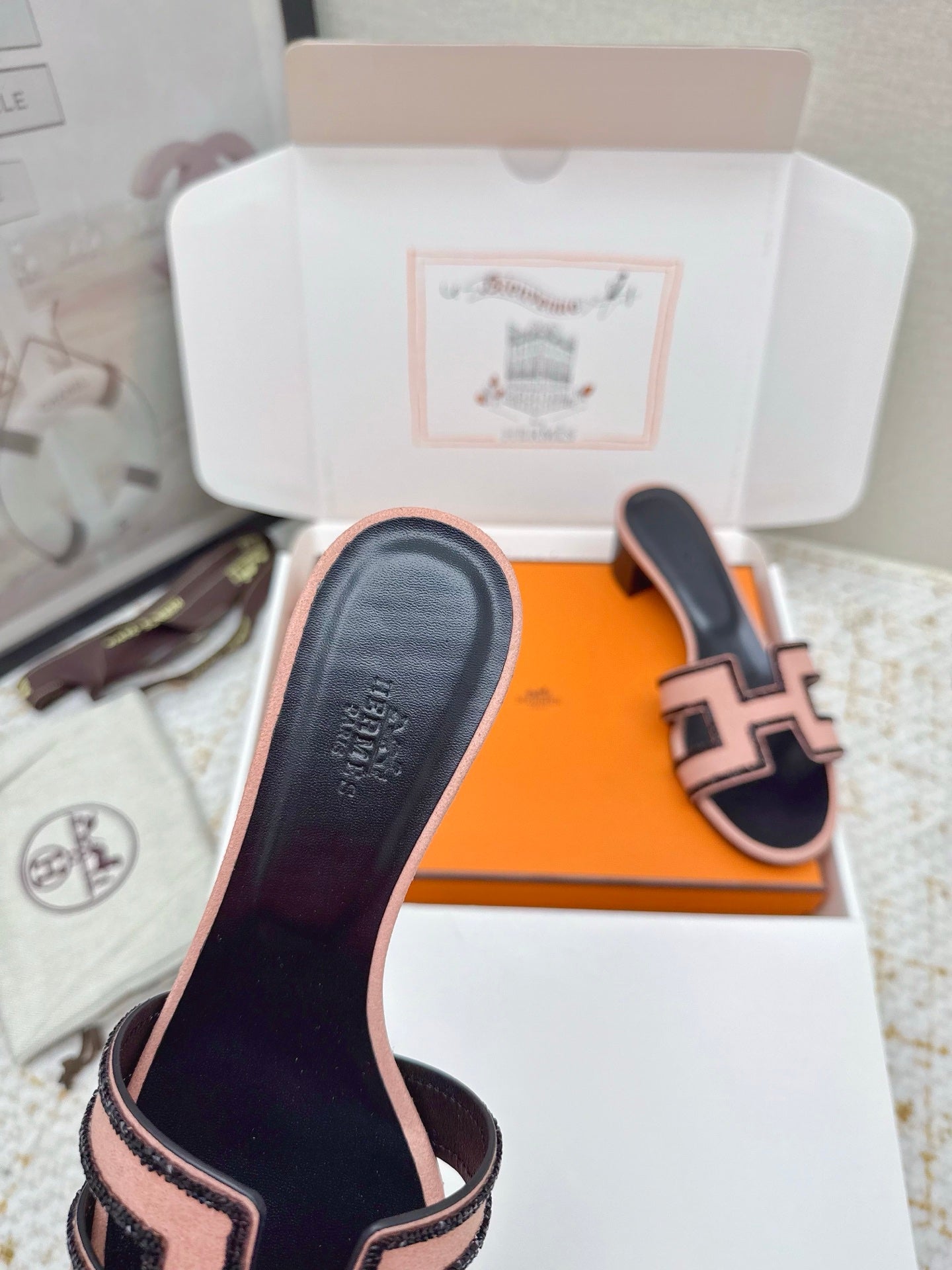 HM 26ss Oran Sandals 50 Light Pink Black Sheepskin Rhinestone 625235