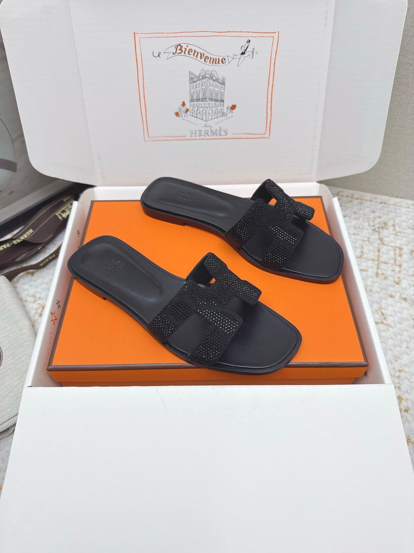 HM 26ss Oran Sandals Black Rhinestone Cowhide 625241