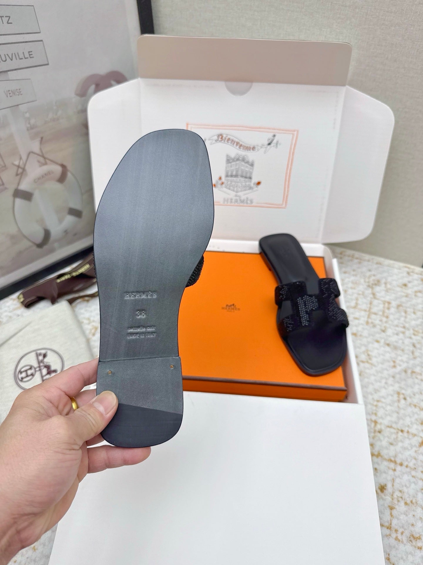 HM 26ss Oran Sandals Black Rhinestone Cowhide 625241