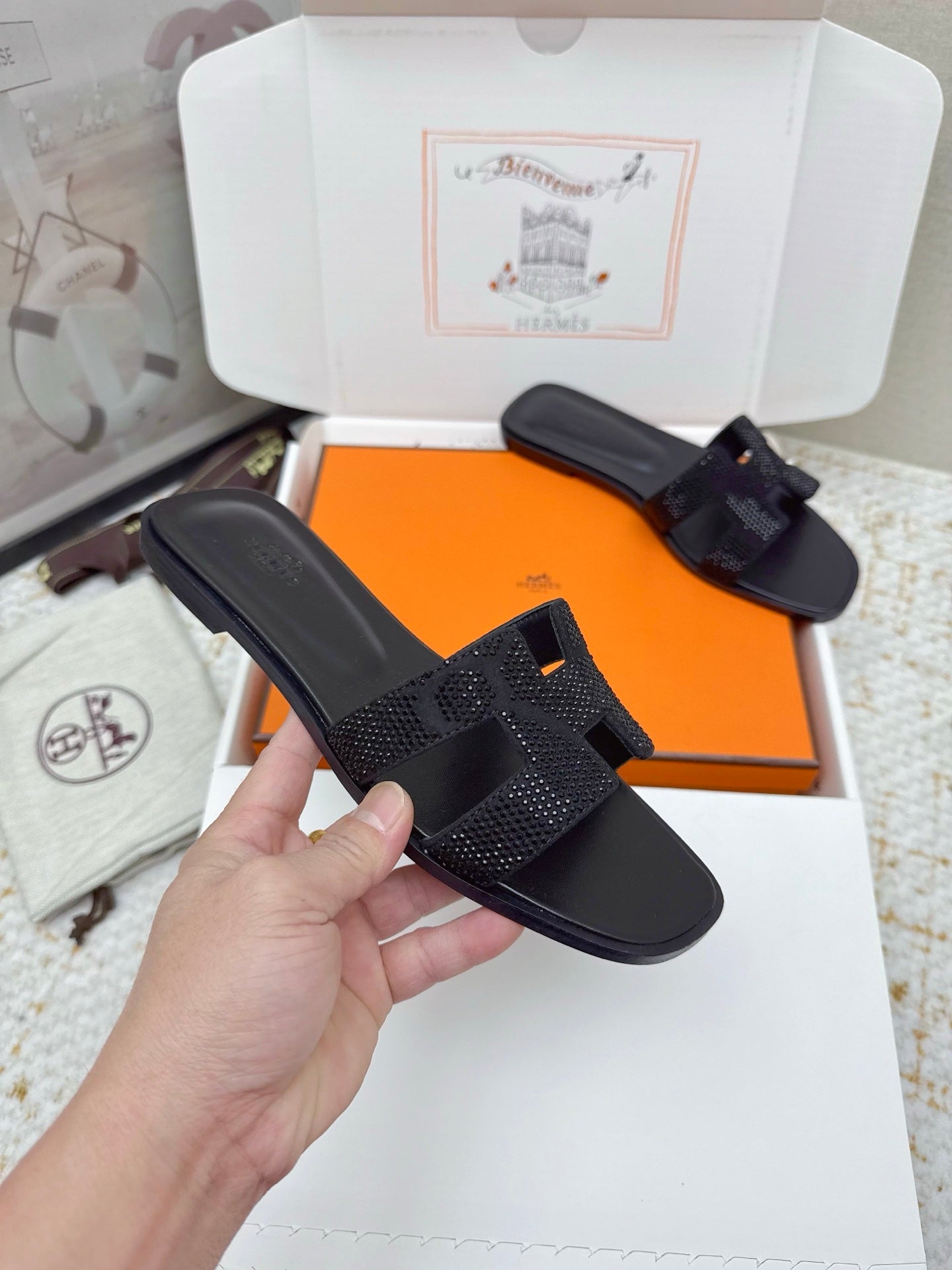 HM 26ss Oran Sandals Black Rhinestone Cowhide 625241