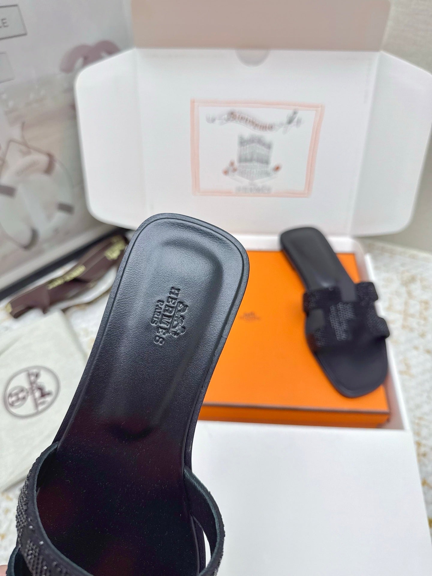 HM 26ss Oran Sandals Black Rhinestone Cowhide 625241