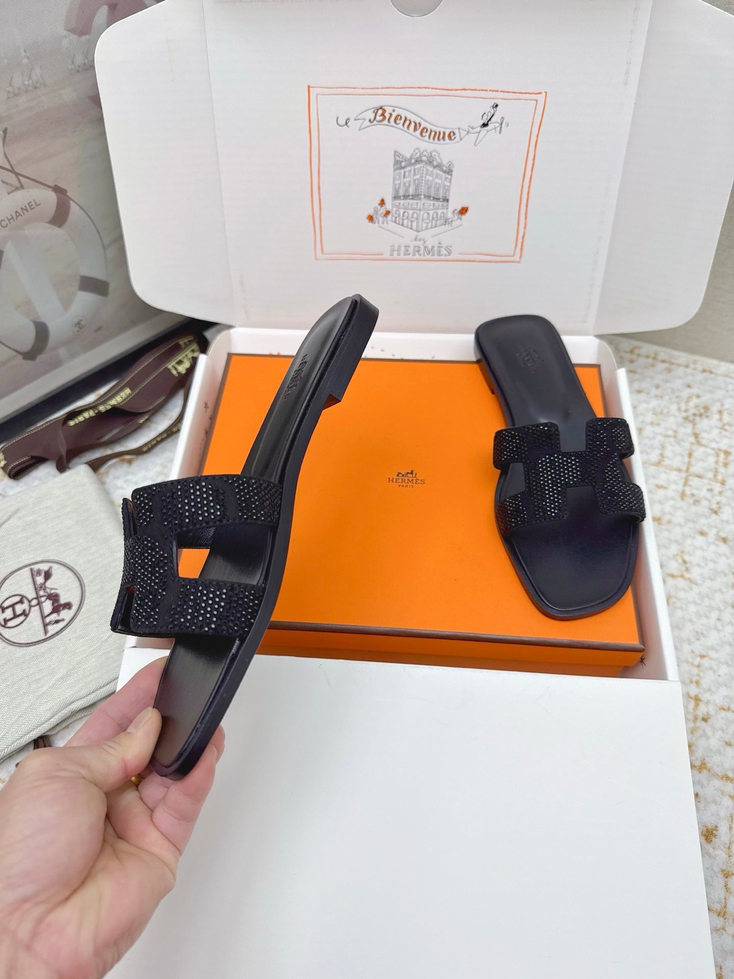 HM 26ss Oran Sandals Black Rhinestone Cowhide 625241