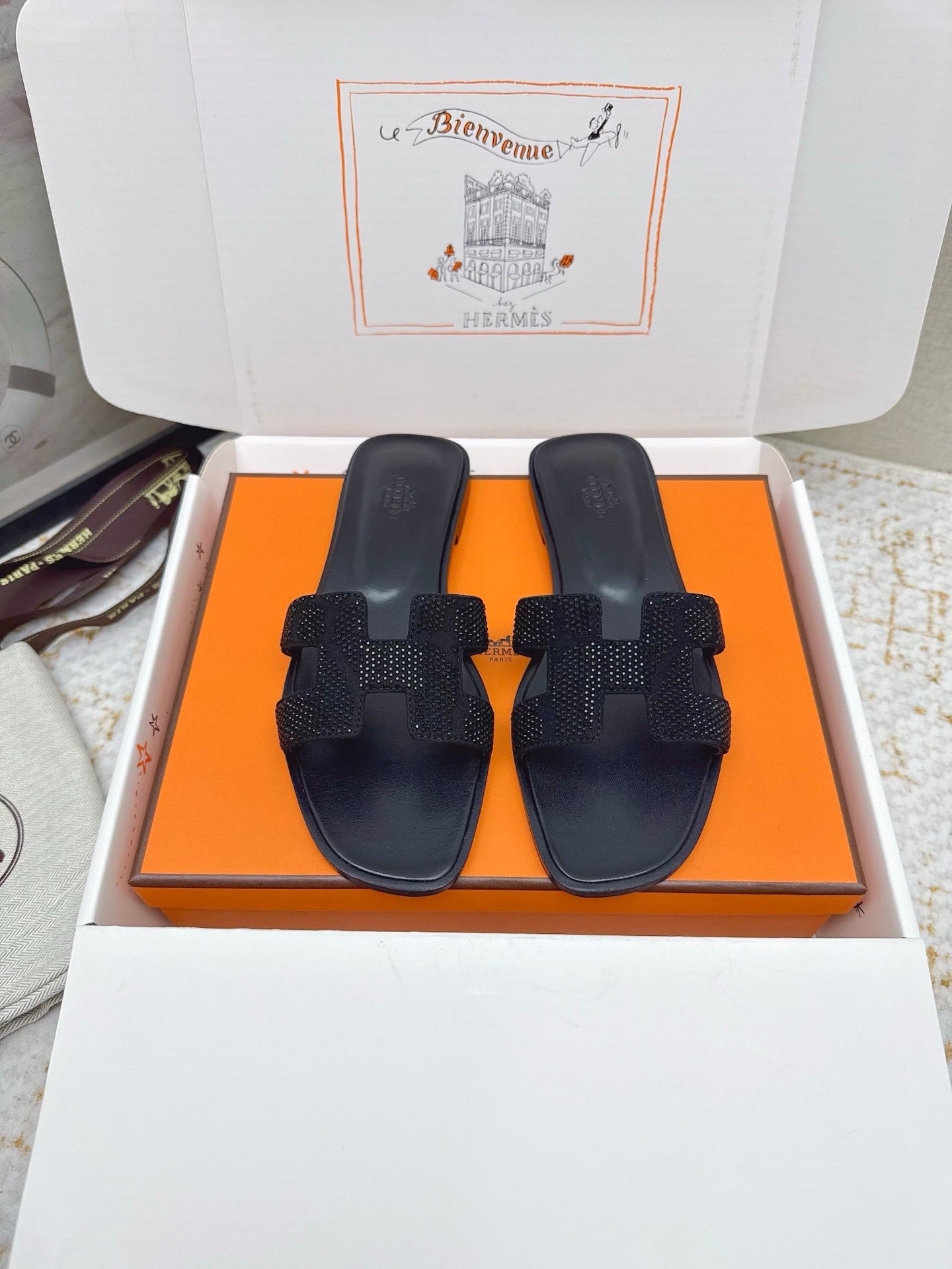 HM 26ss Oran Sandals Black Rhinestone Cowhide 625241