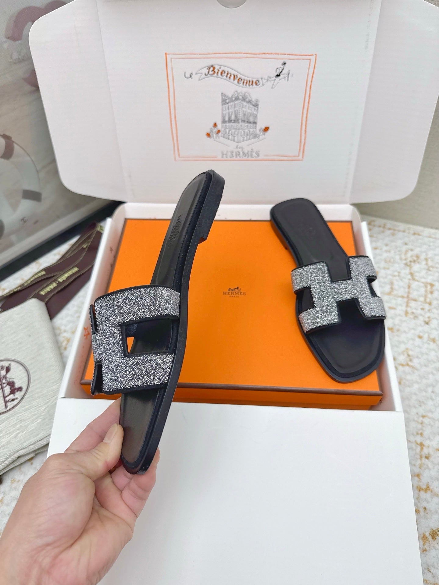 HM 26ss Oran Sandals Black Rhinestone Cowhide 625260