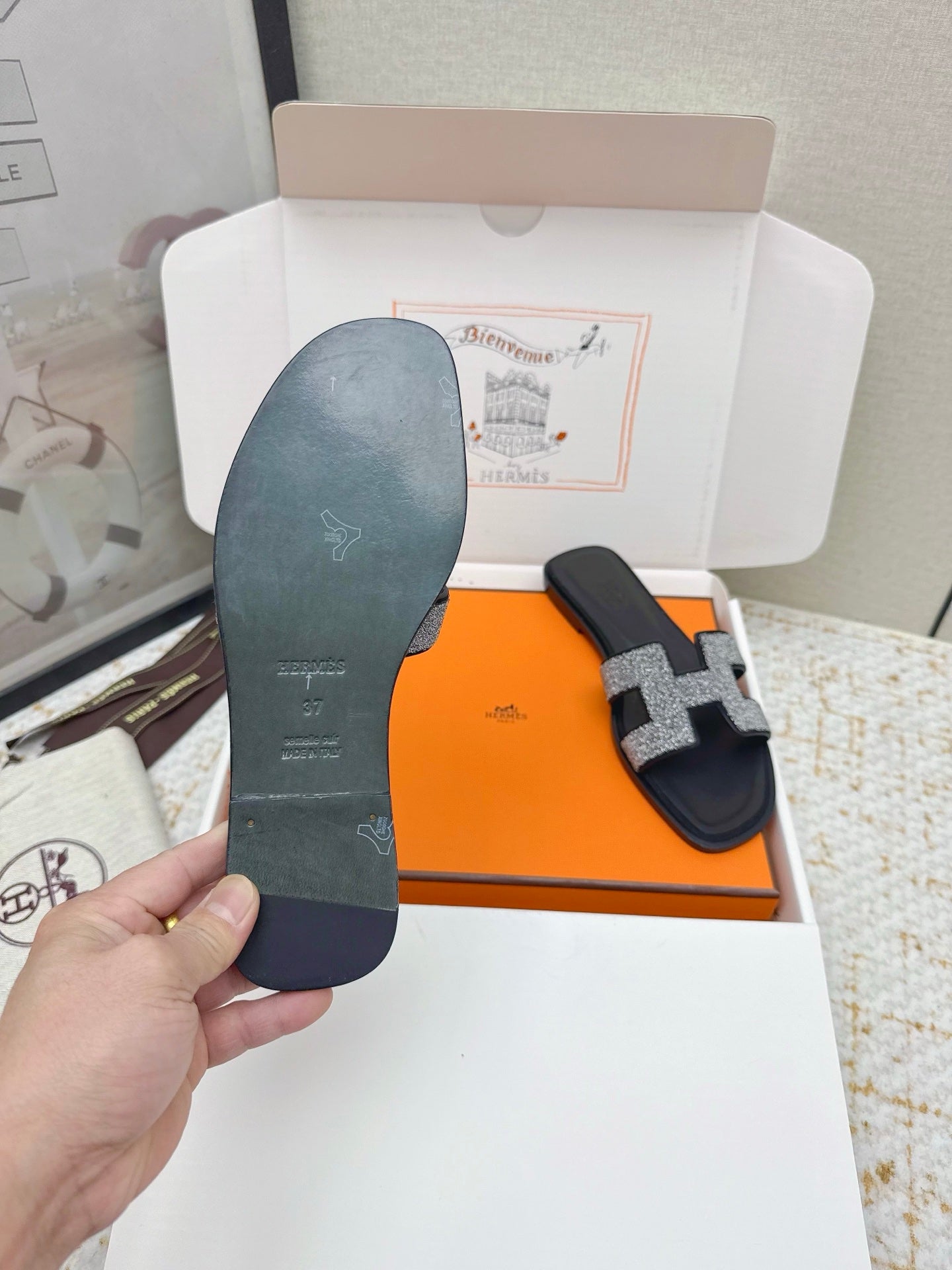 HM 26ss Oran Sandals Black Rhinestone Cowhide 625260