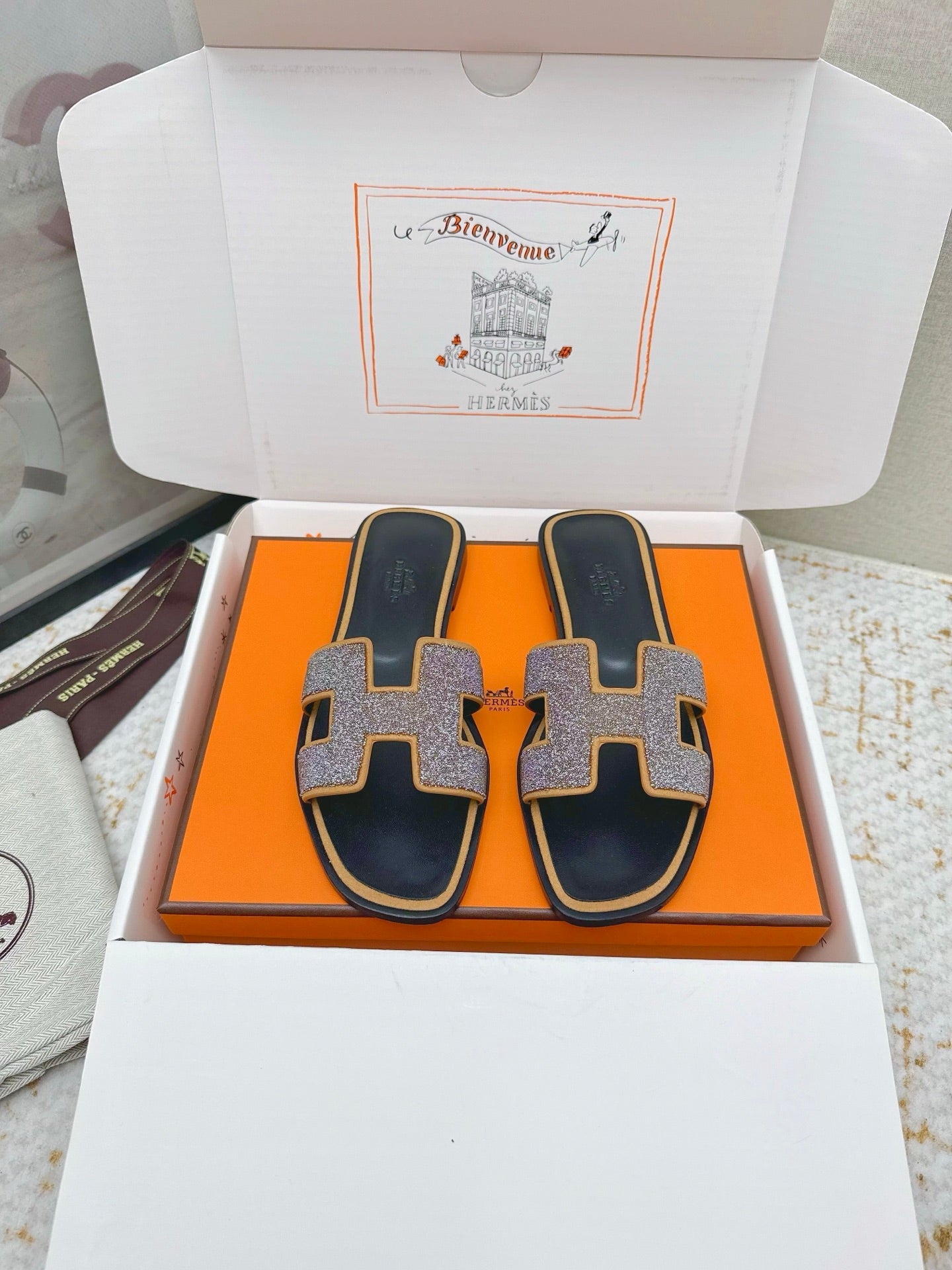 HM 26ss Oran Sandals Black Beige Gray Rhinestone Cowhide 625261