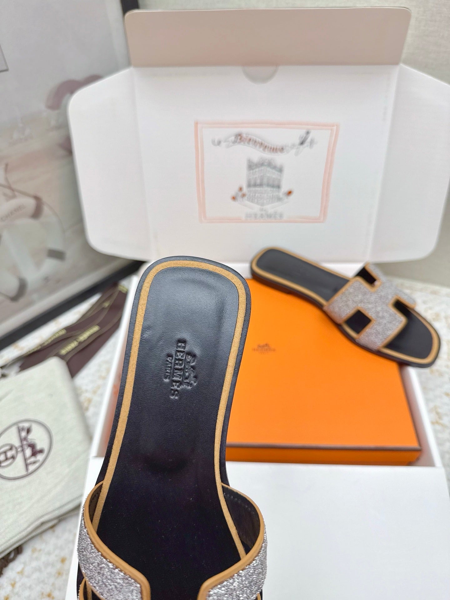 HM 26ss Oran Sandals Black Beige Gray Rhinestone Cowhide 625261