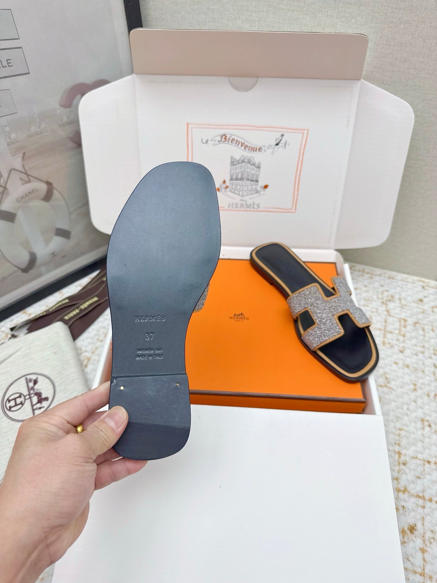 HM 26ss Oran Sandals Black Beige Gray Rhinestone Cowhide 625261