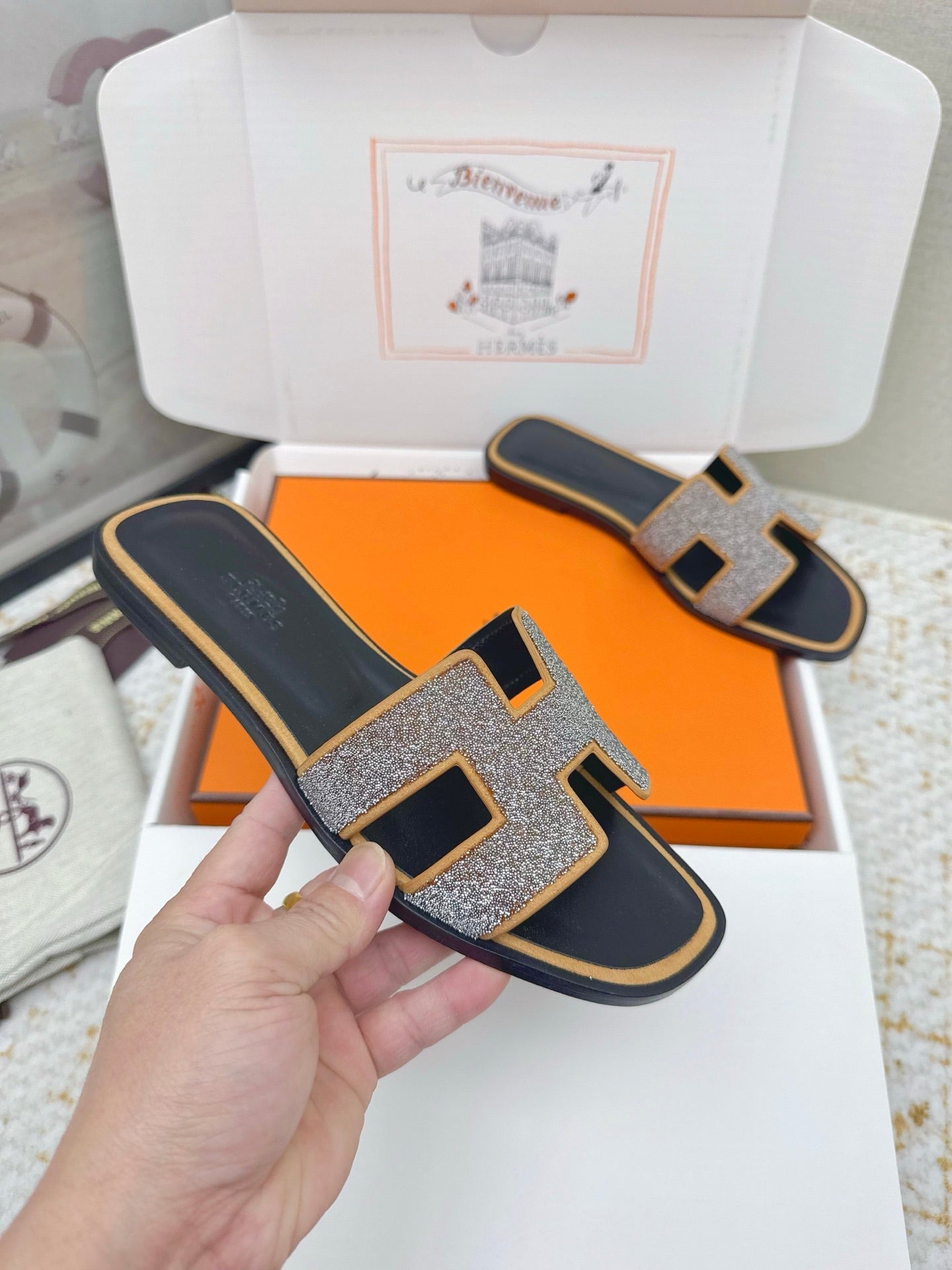 HM 26ss Oran Sandals Black Beige Gray Rhinestone Cowhide 625261