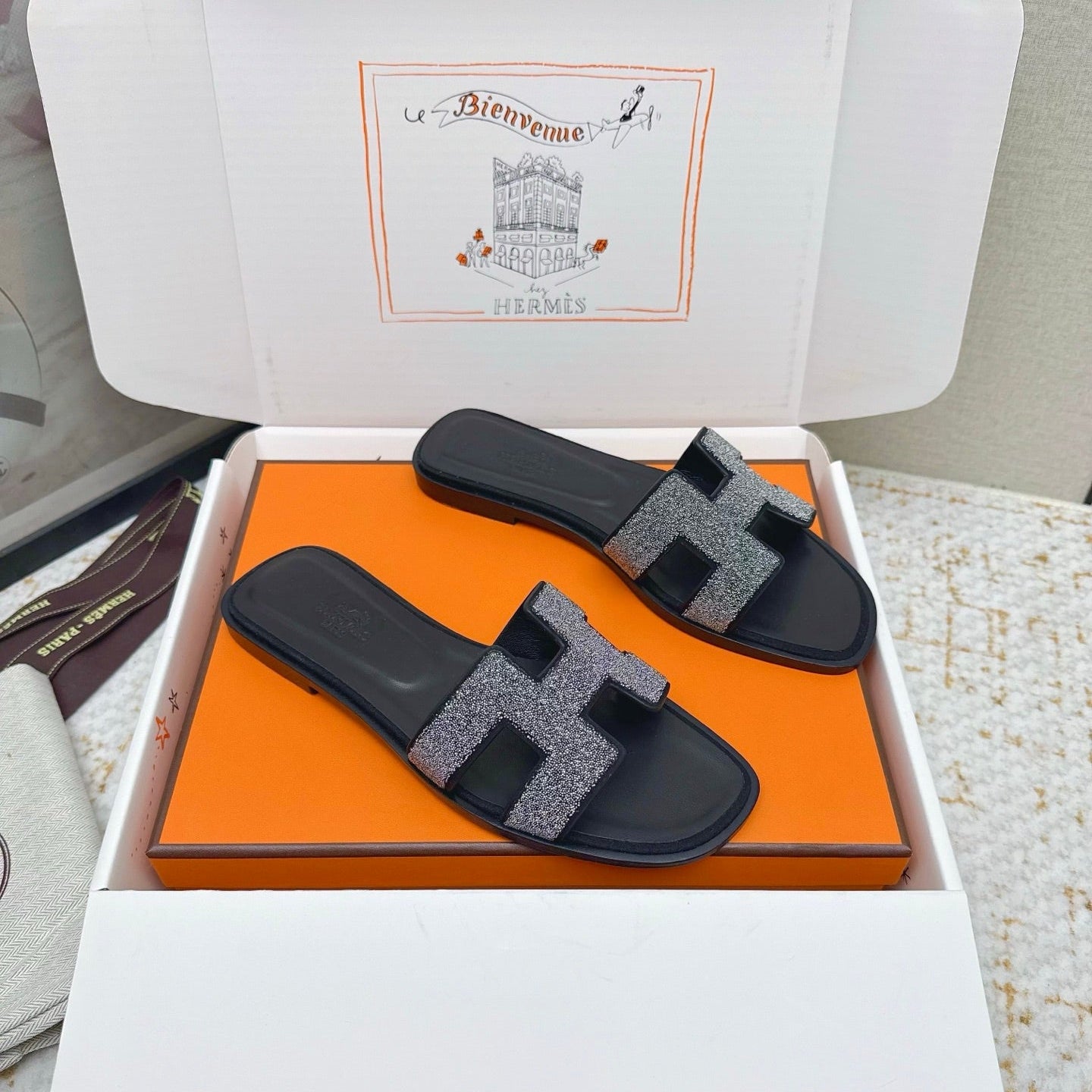 HM 26ss Oran Sandals Black Rhinestone Cowhide 625260