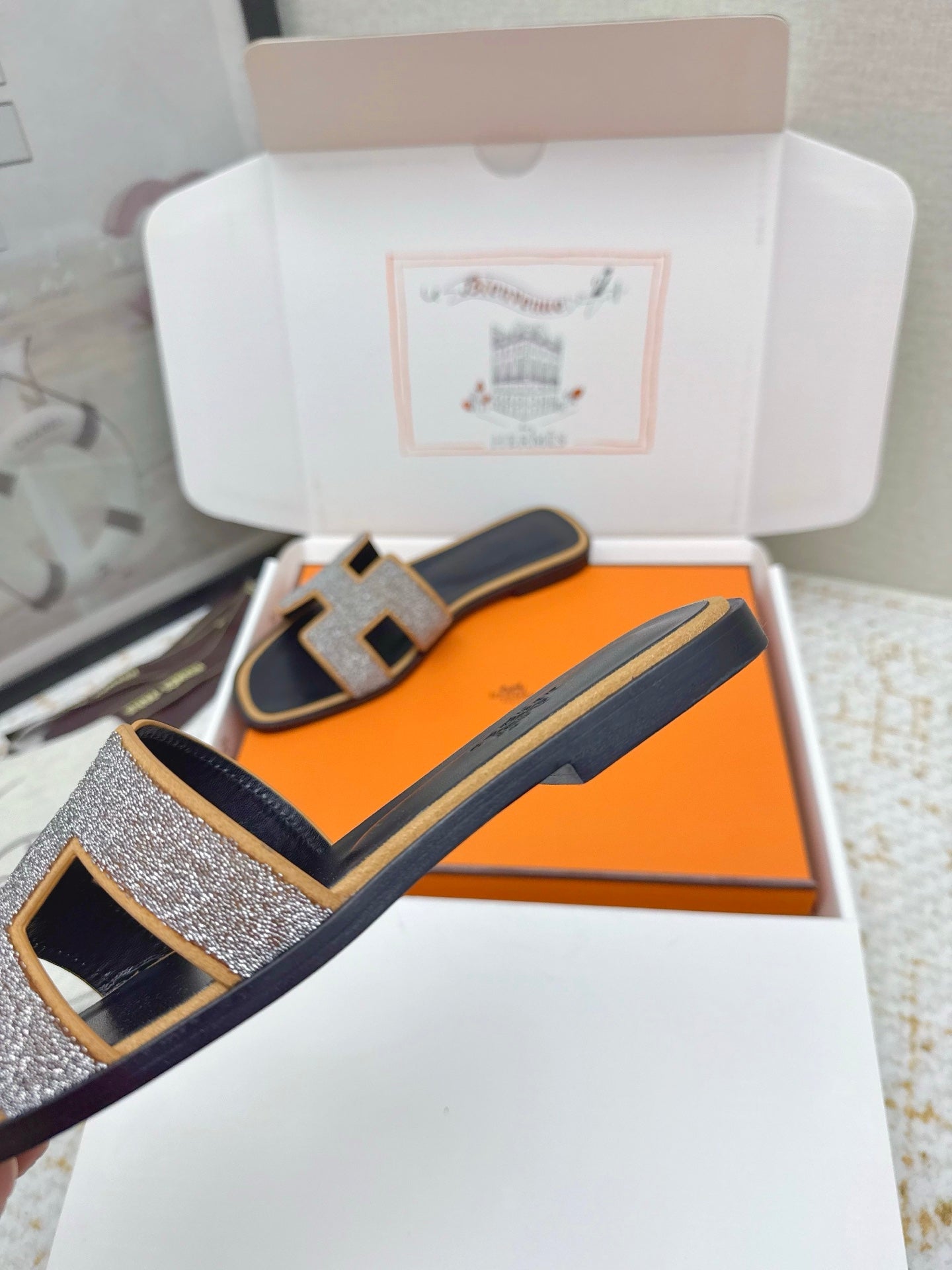 HM 26ss Oran Sandals Black Beige Gray Rhinestone Cowhide 625261