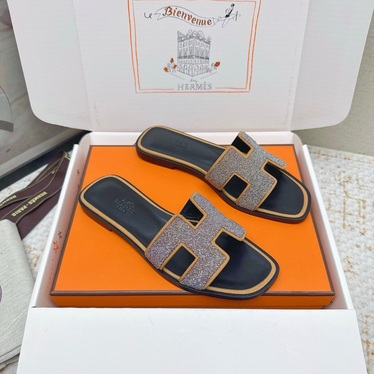 HM 26ss Oran Sandals Black Beige Gray Rhinestone Cowhide 625261