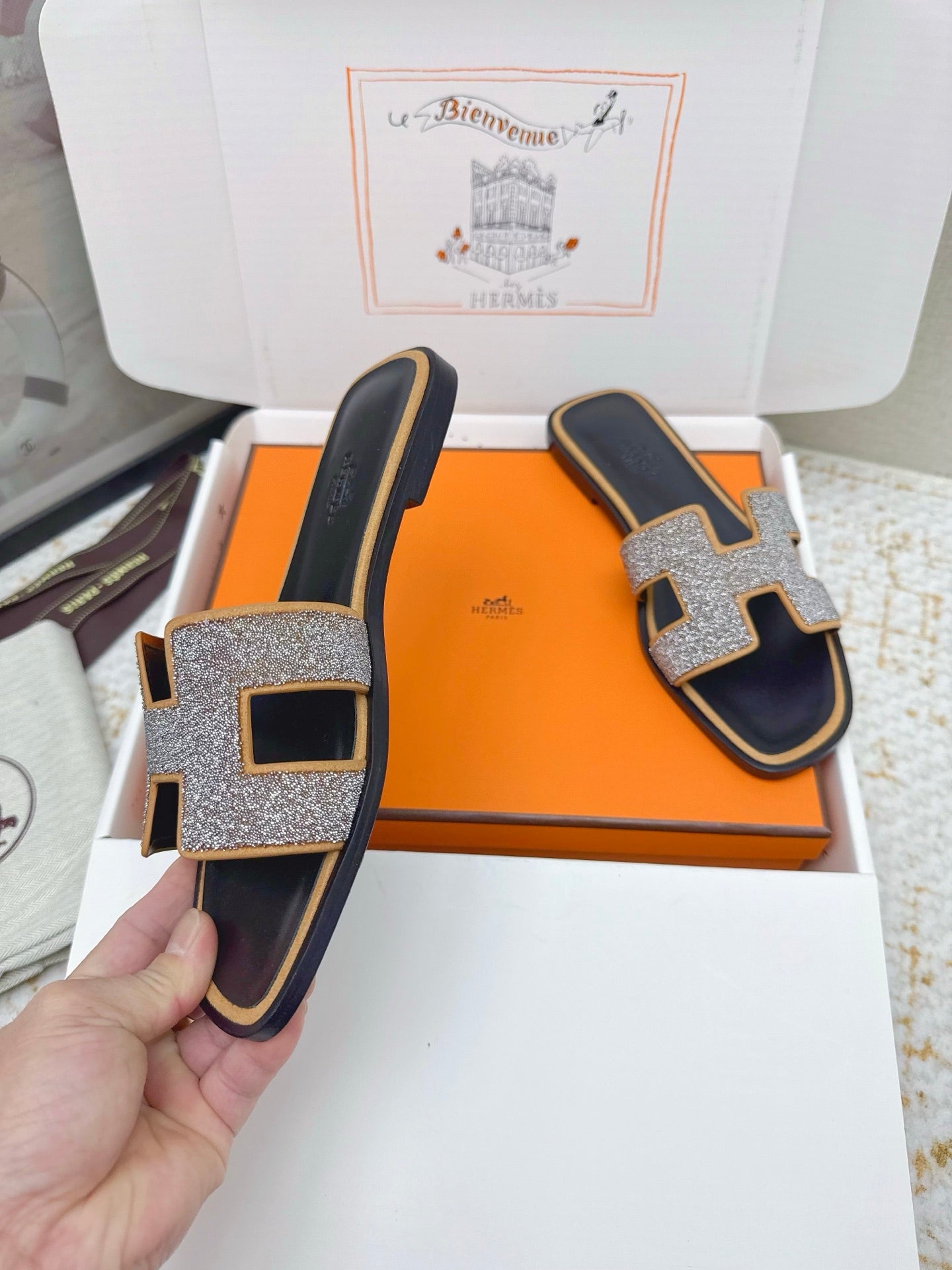 HM 26ss Oran Sandals Black Beige Gray Rhinestone Cowhide 625261