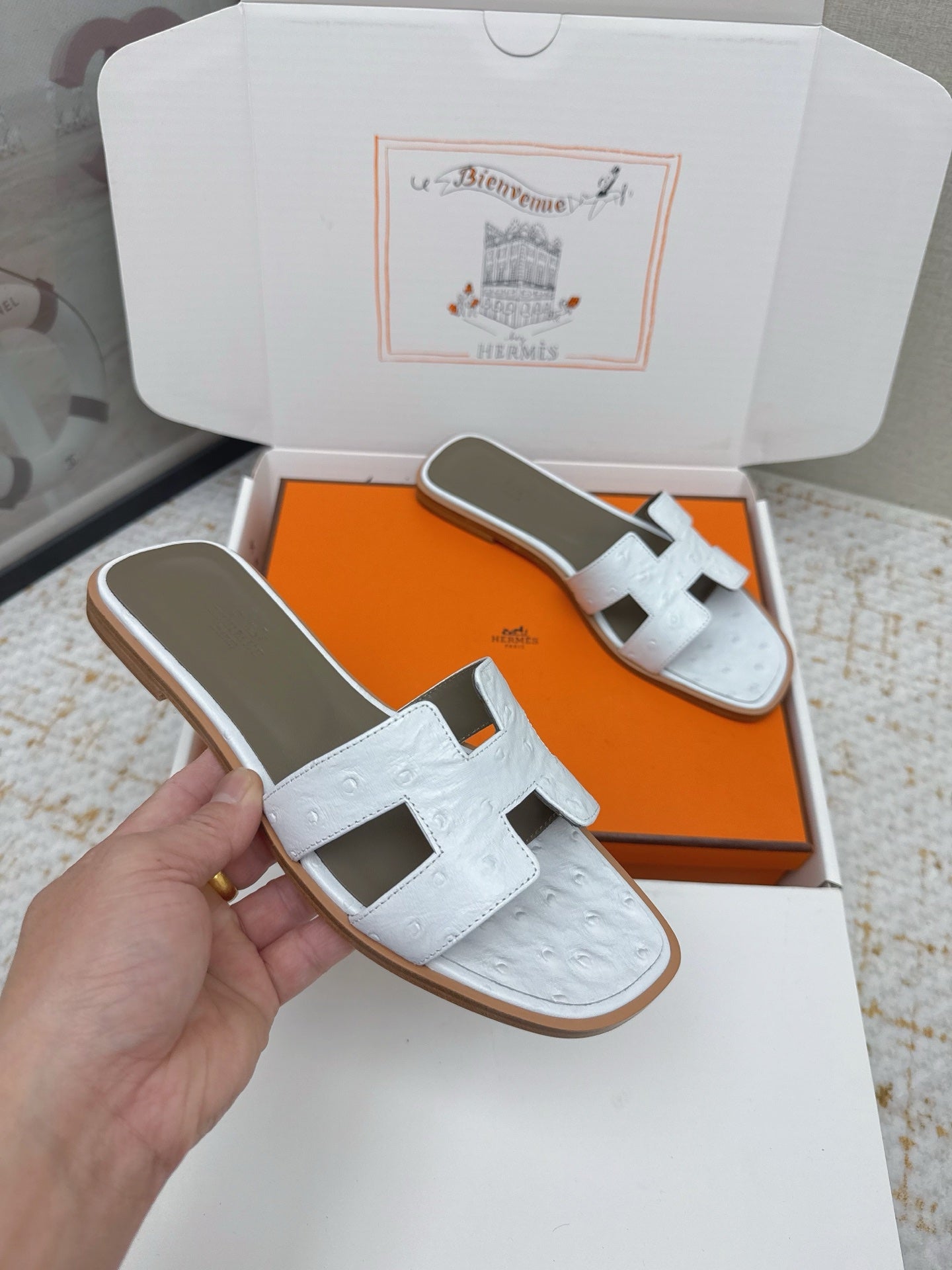 HM 26ss Oran Sandals Milk White Taupe Ostrich Leather 625087